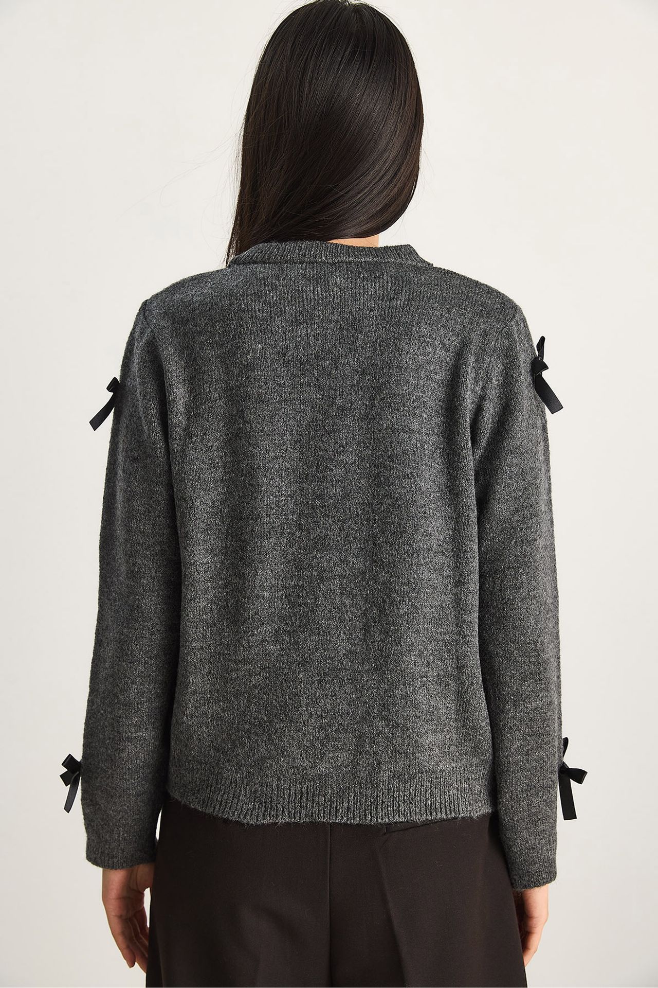 LUCCI Bow Detailed Crew Neck Sweater 6