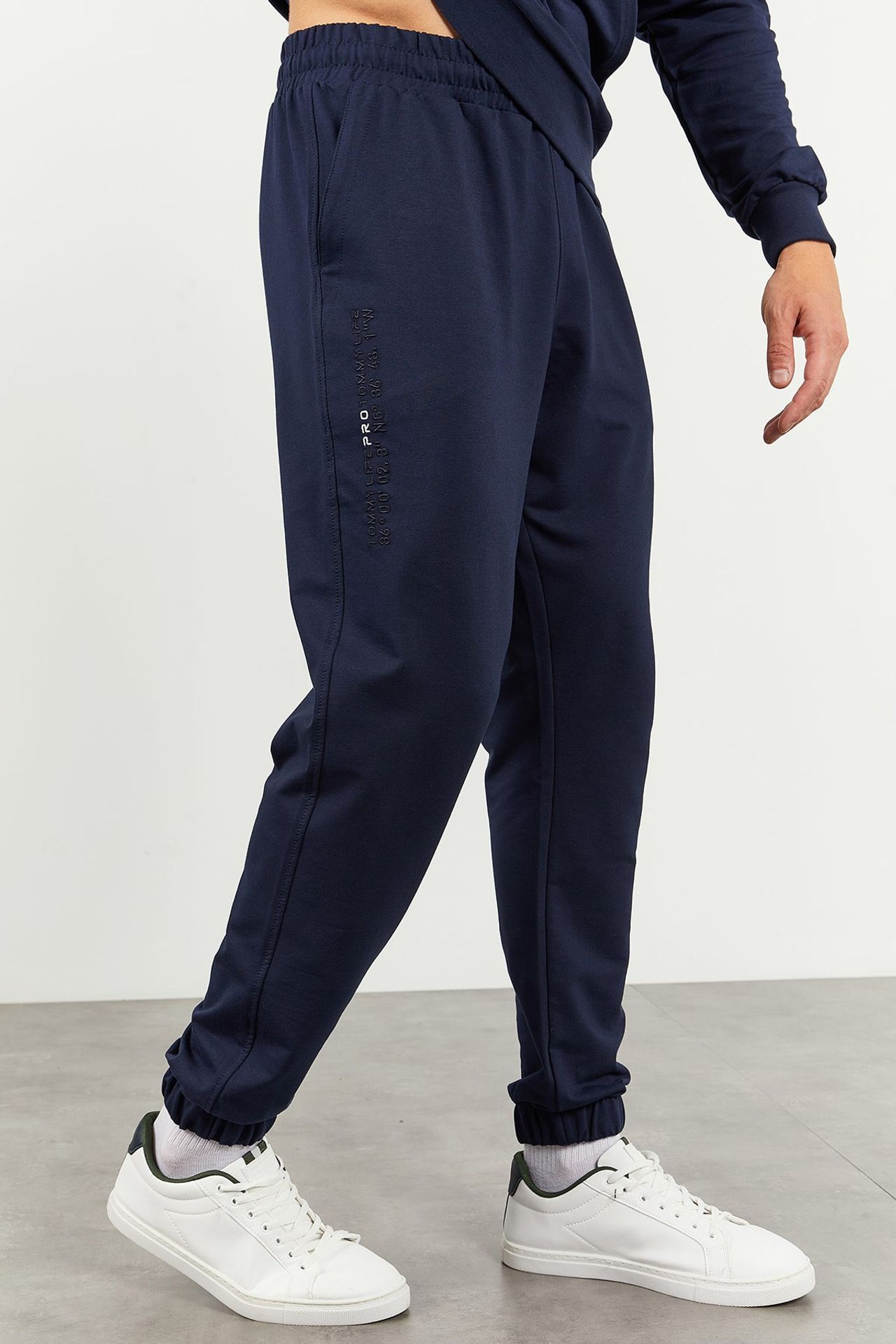 TOMMY Oversized Hooded Sweatshirt And Pants Set 6