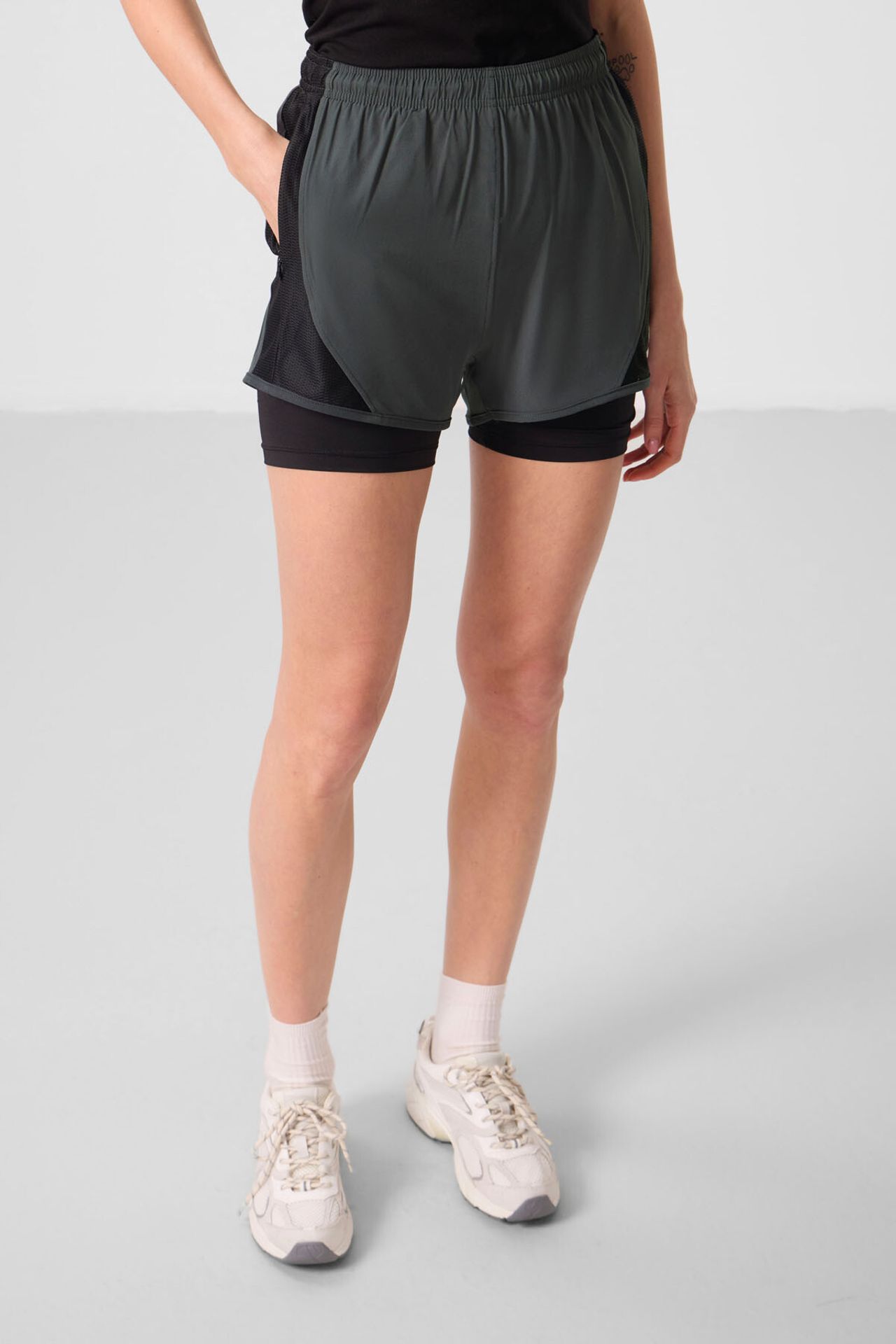 TOMMY Women's Pull-On Mini Shorts 4
