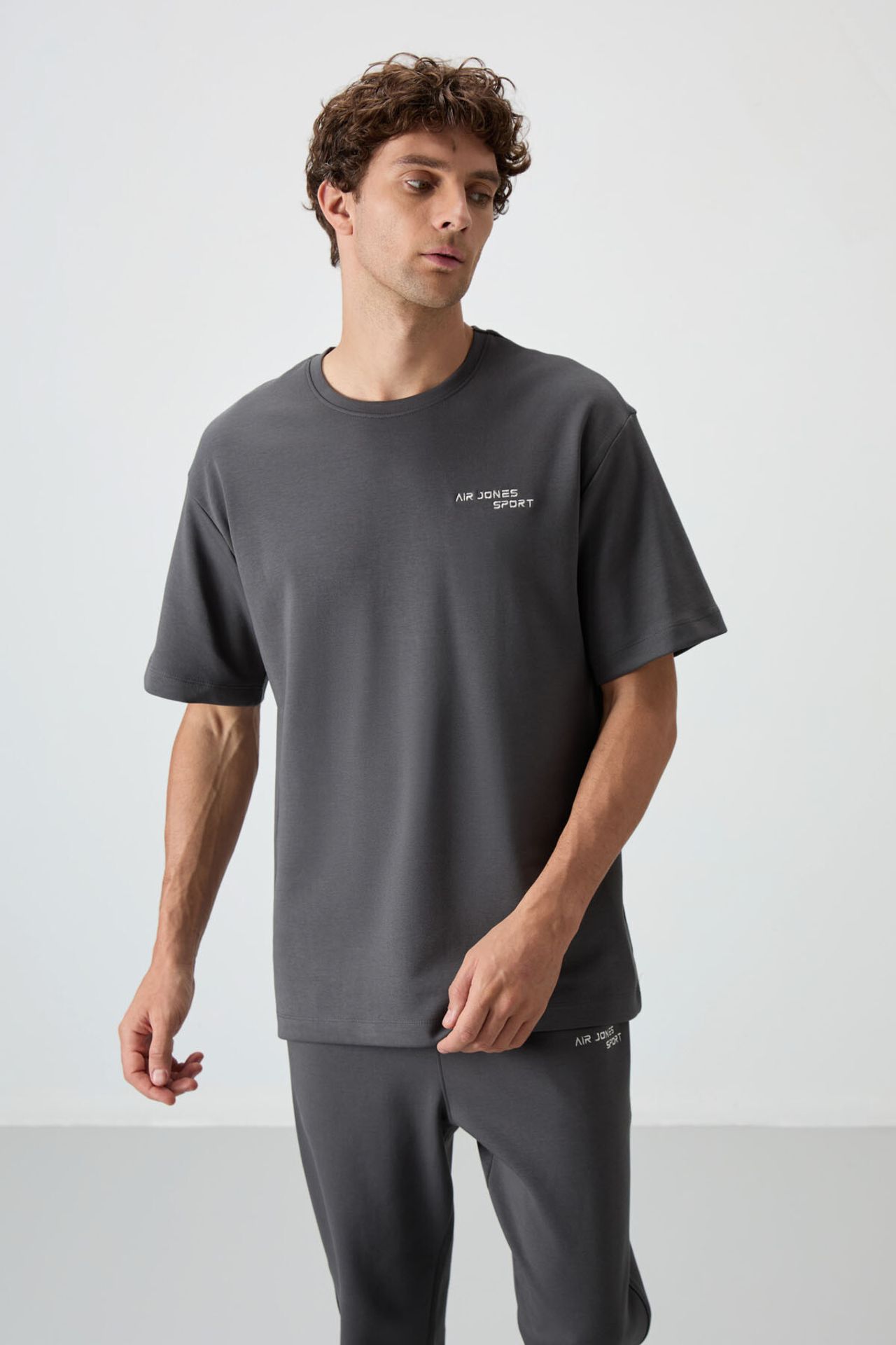 TOMMY Men's Oversized Embroidered Active Set 6