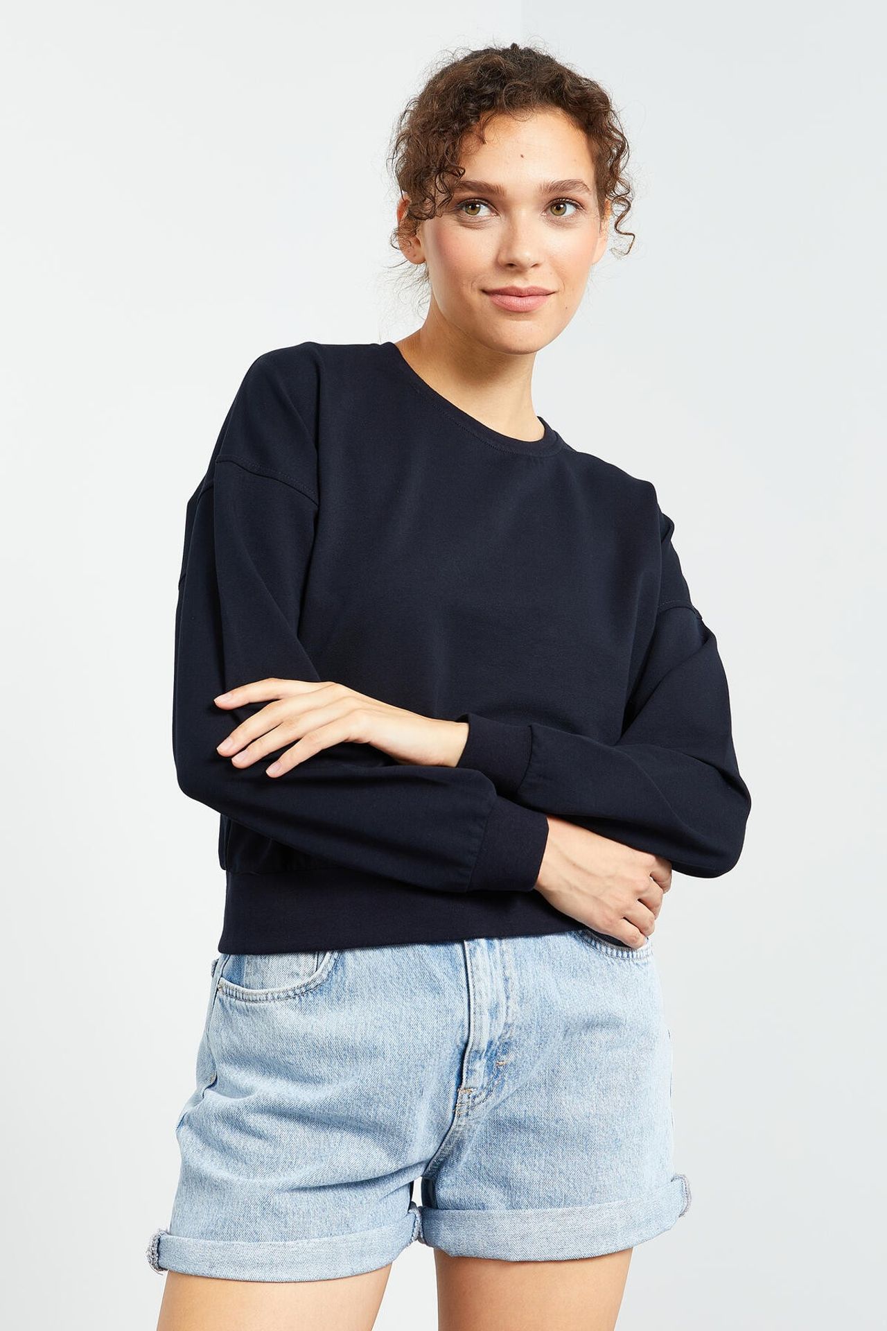 TOMMY Women's Relaxed Crew Neck Sweatshirt 5