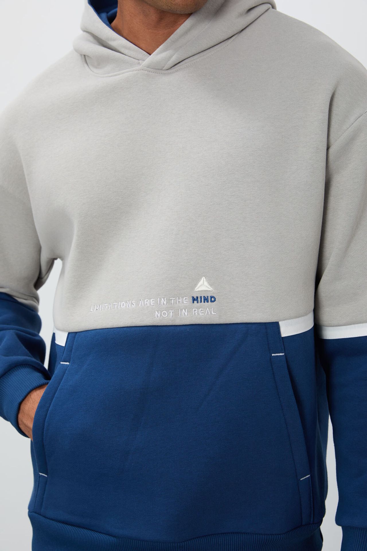 TOMMY Men's Color-Blocked Hooded Sweatshirt 2