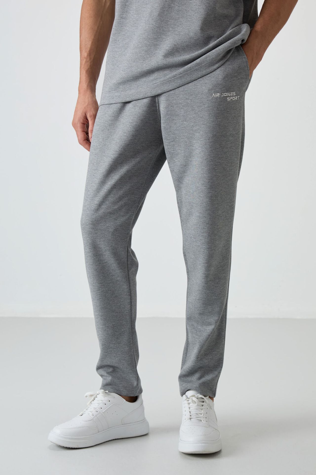 TOMMY Men's Oversized Embroidered Active Set 6