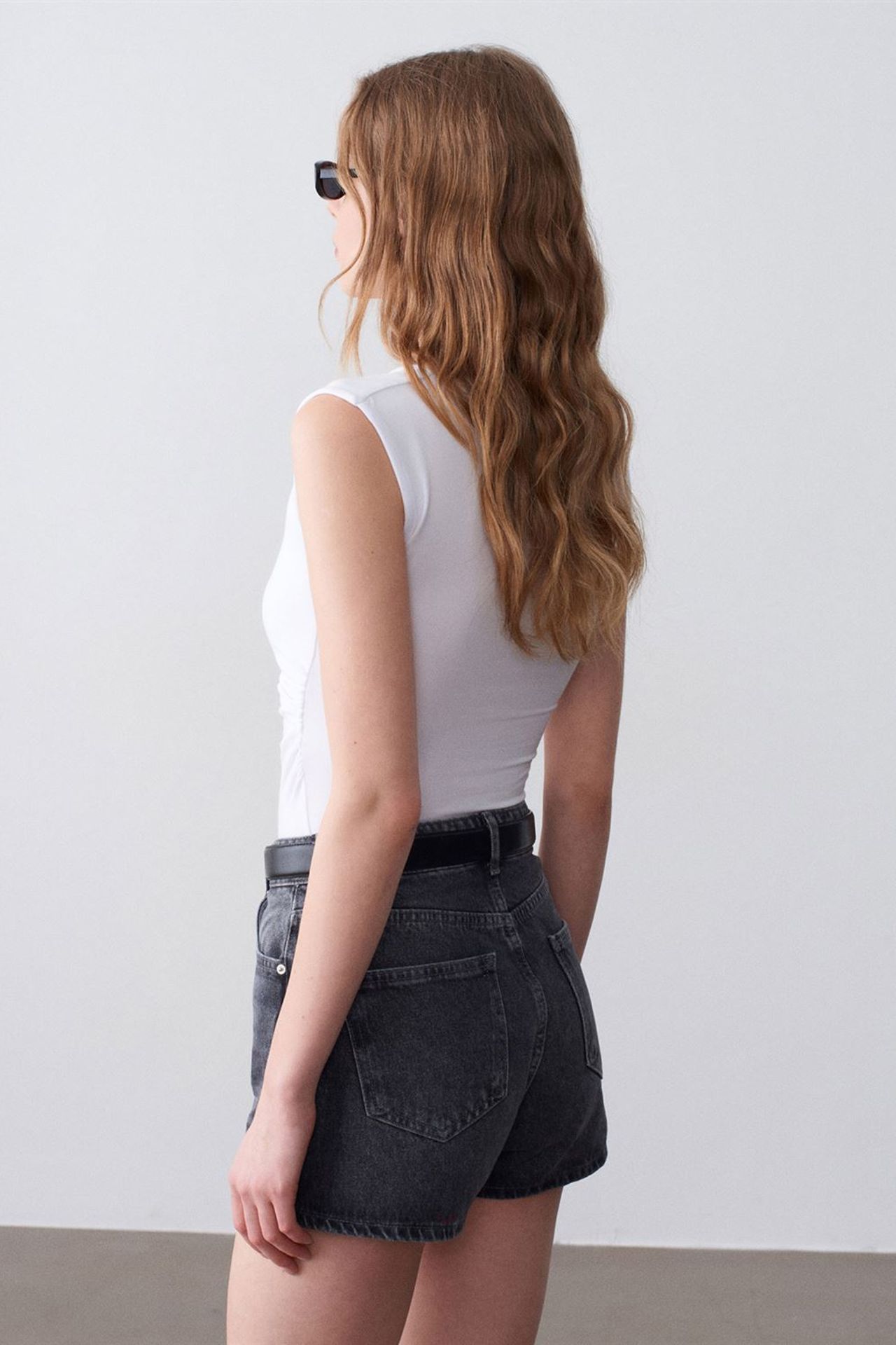 DILVIN Sleeveless V-Neck Slim Fit Blouse 2