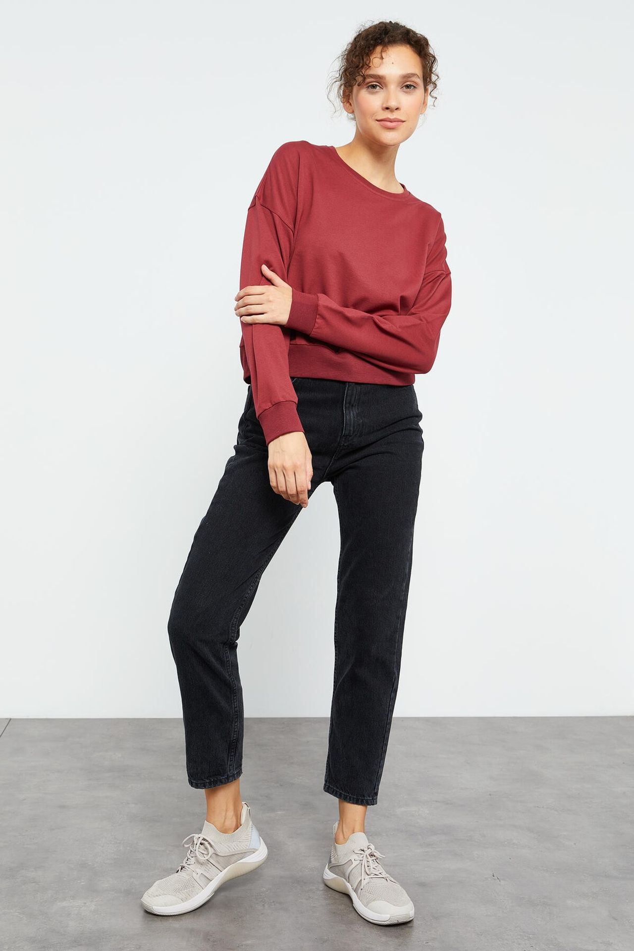 TOMMY Women's Relaxed Crew Neck Sweatshirt 5