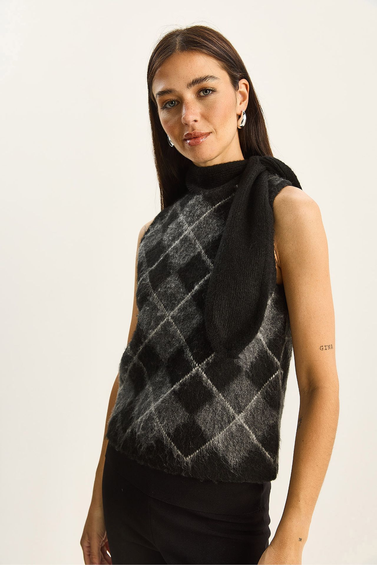LUCCI Thick Ribbed Knitwear Sweater Vest with Turtleneck 4