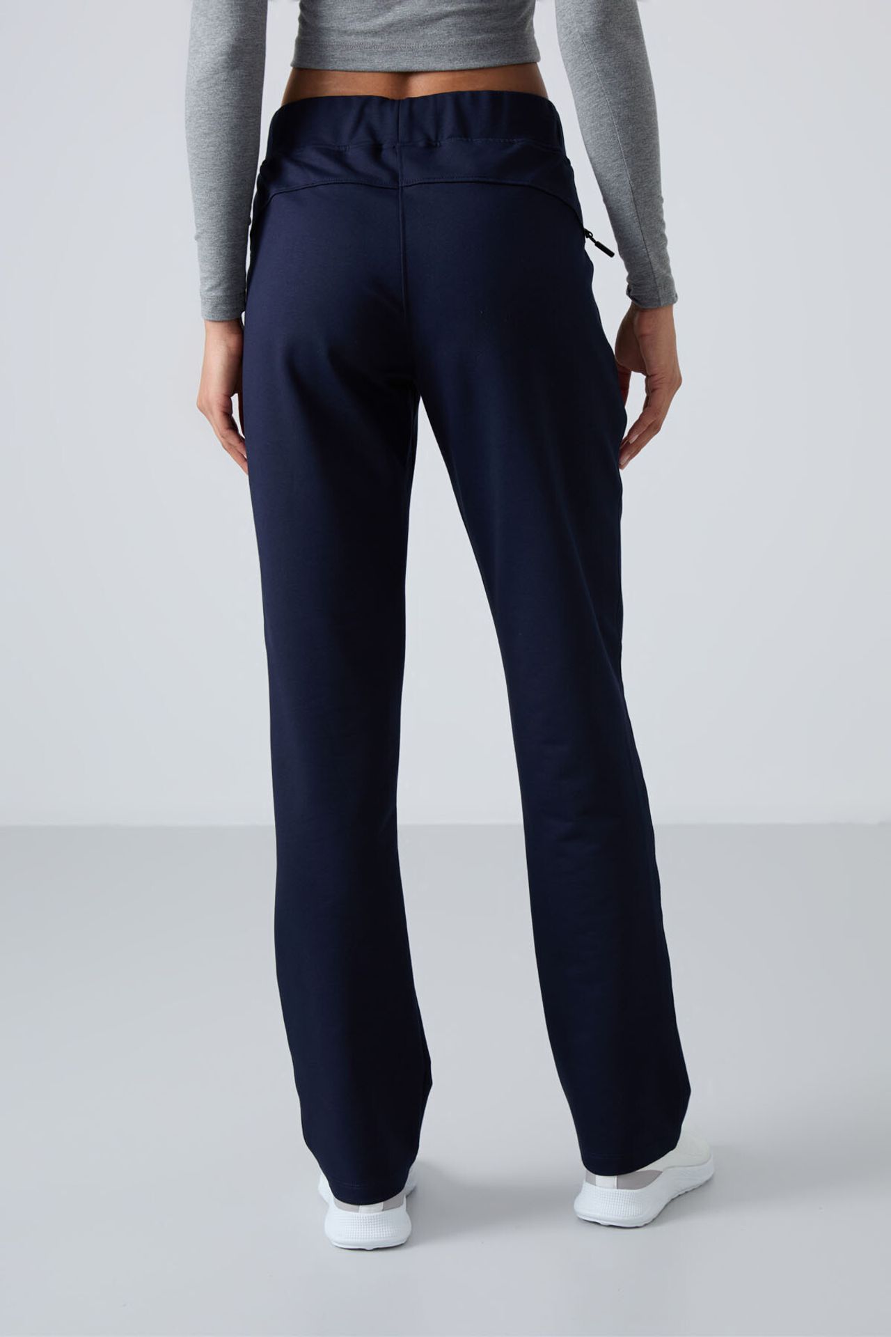 TOMMY Women's Straight-leg Fleece Sweatpants 5