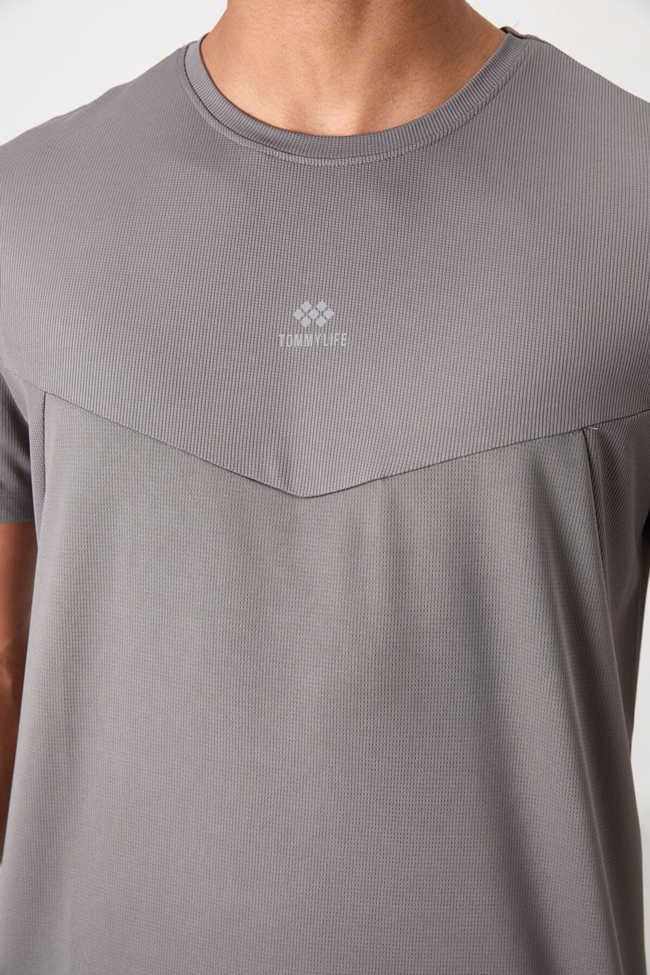 TOMMY Men's Solid Crew Neck T-Shirt 2