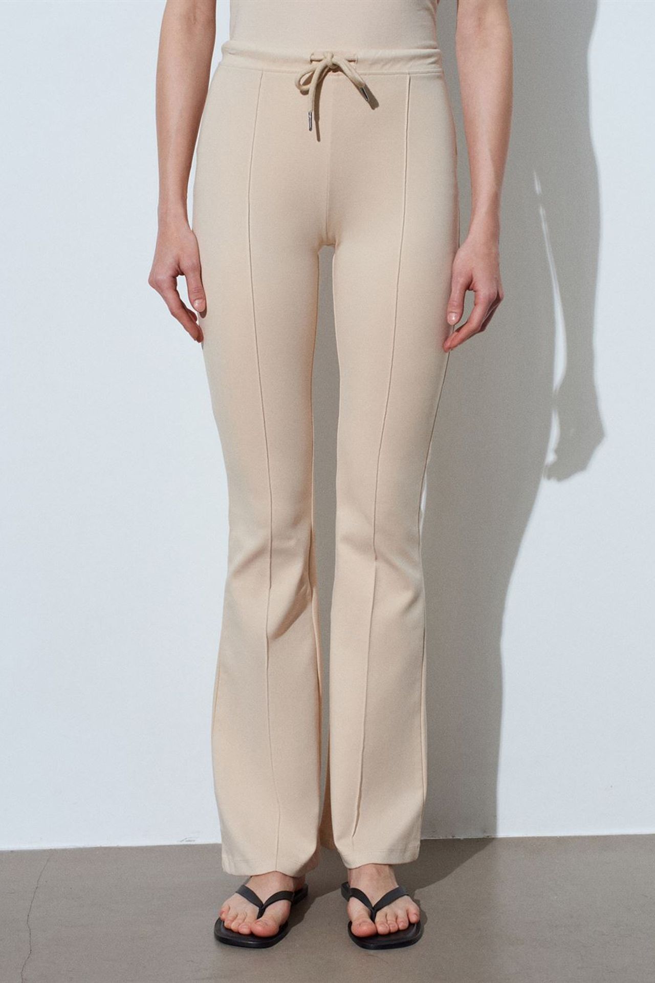 DILVIN Mid-Waist Flare Jersey Pants With Drawstring 3