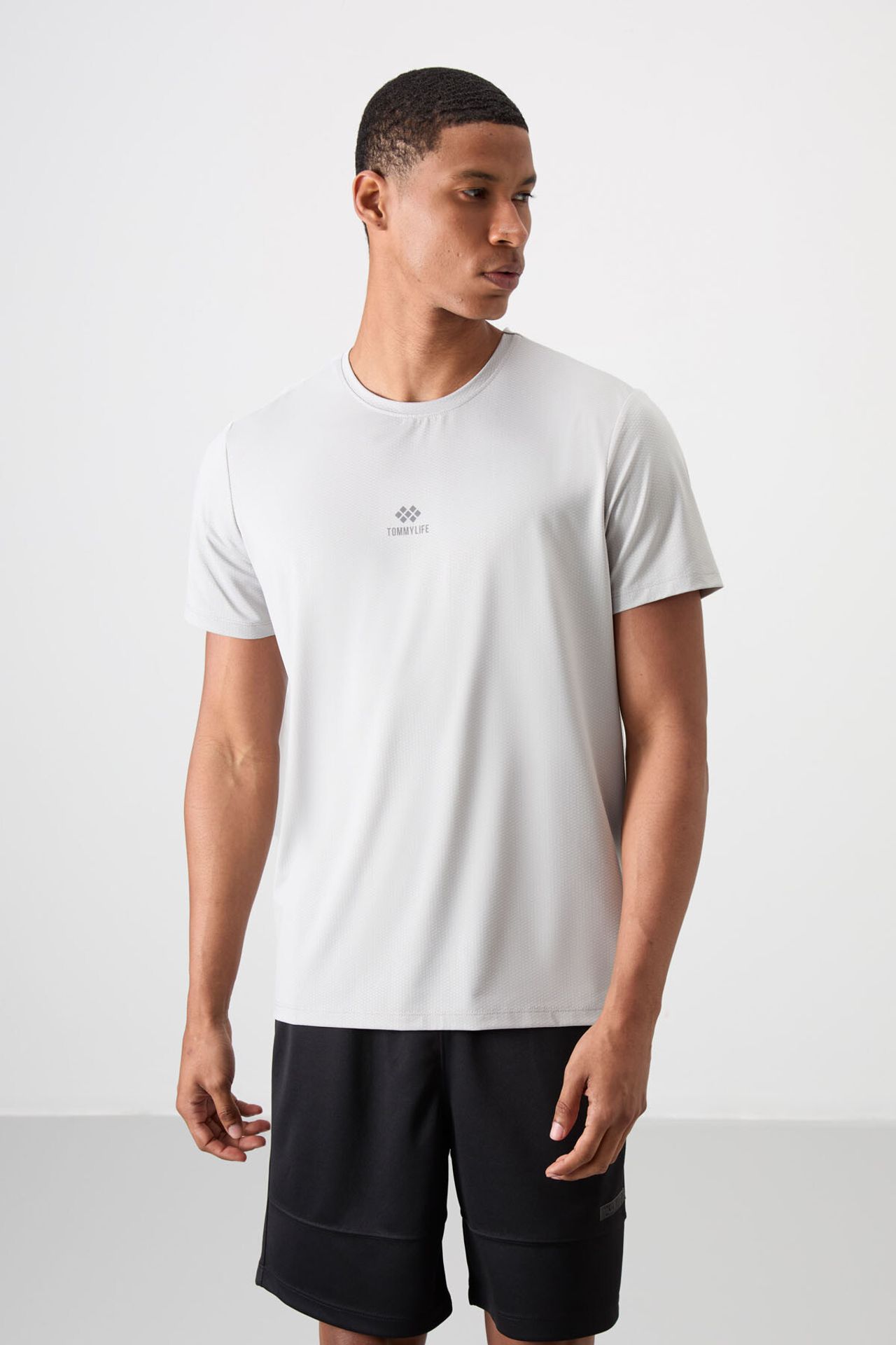 TOMMY Men's Logo Patch Short-Sleeve T-Shirt 4