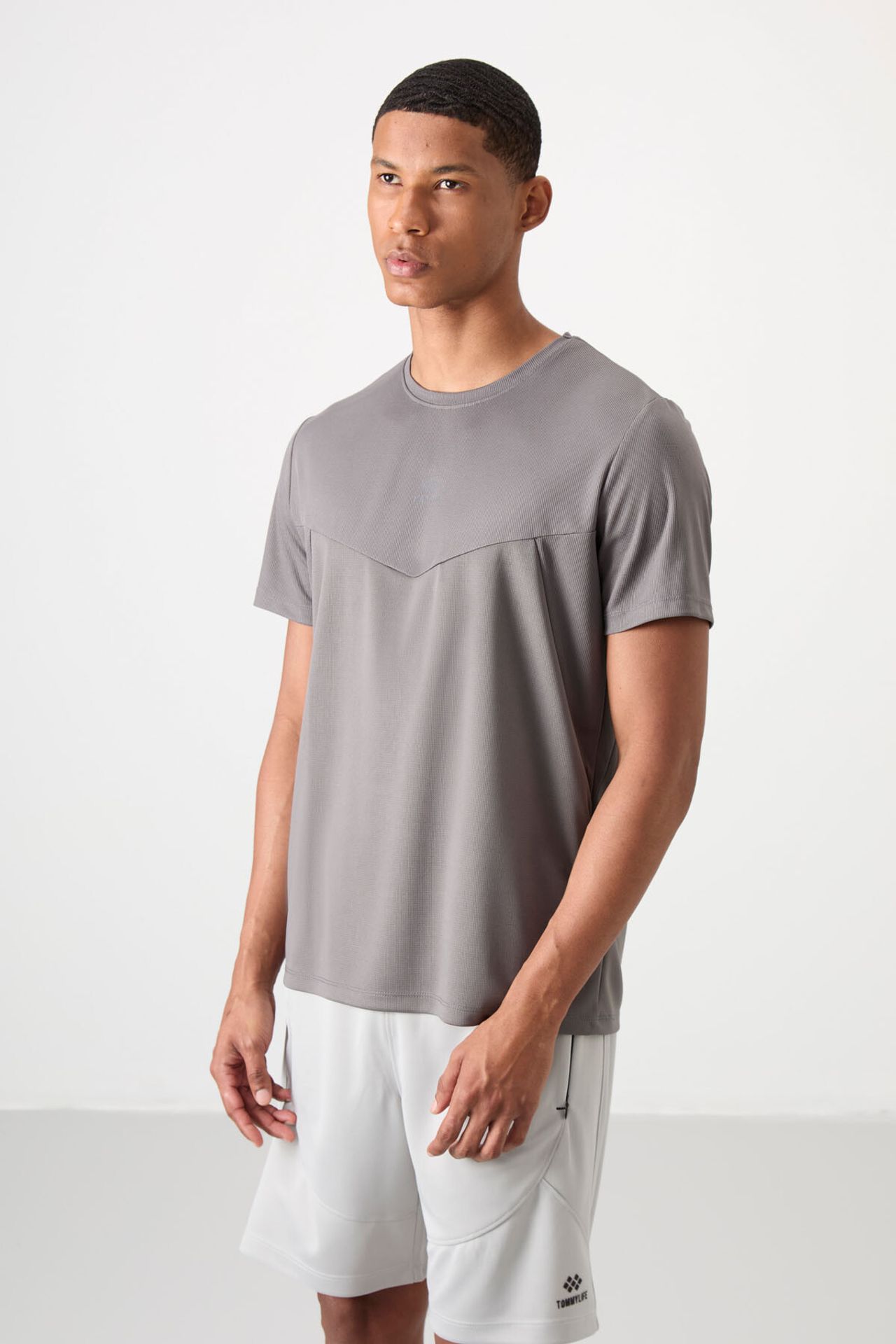 TOMMY Men's Solid Crew Neck T-Shirt 1