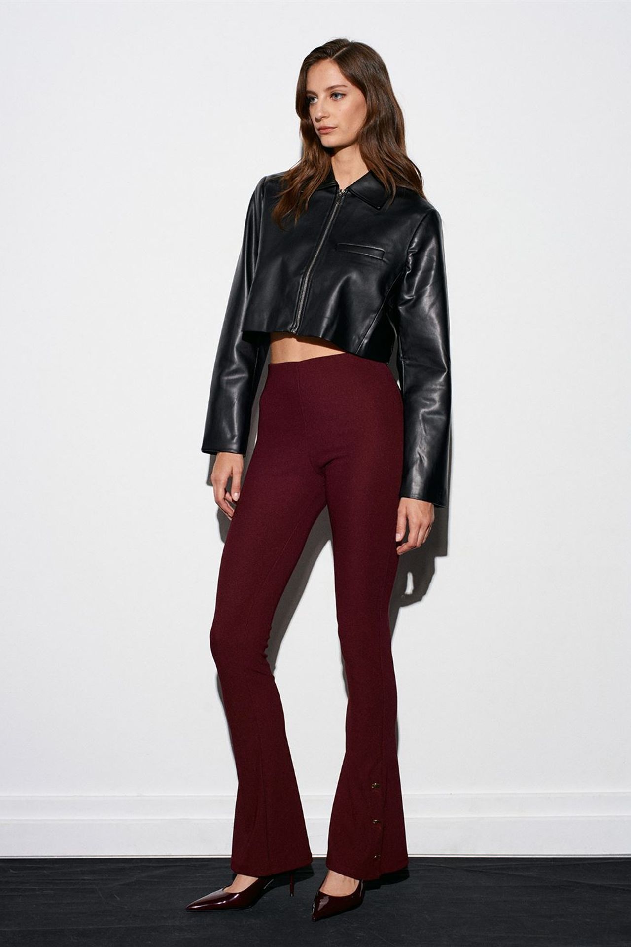 DILVIN High-Waist Flare Leggings with Button Detail