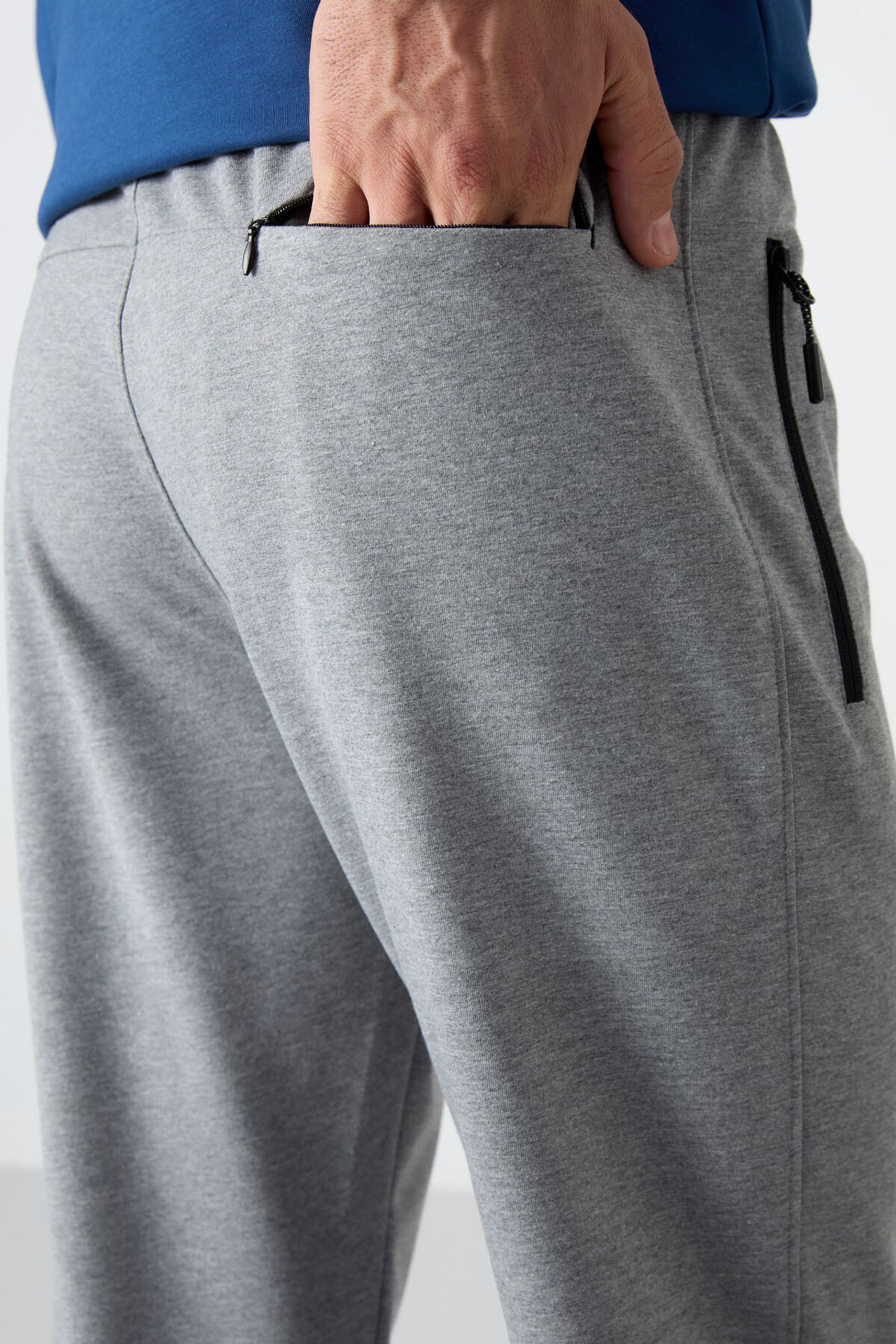 TOMMY Men's Regular Fit Straight-Leg Sweatpants 6