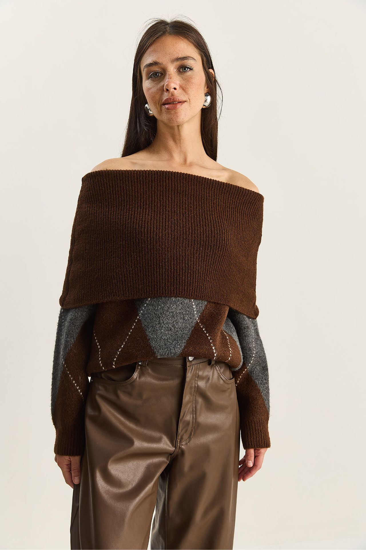 LUCCI Madonna Collar Knitted Sweater with Baklava Pattern 2