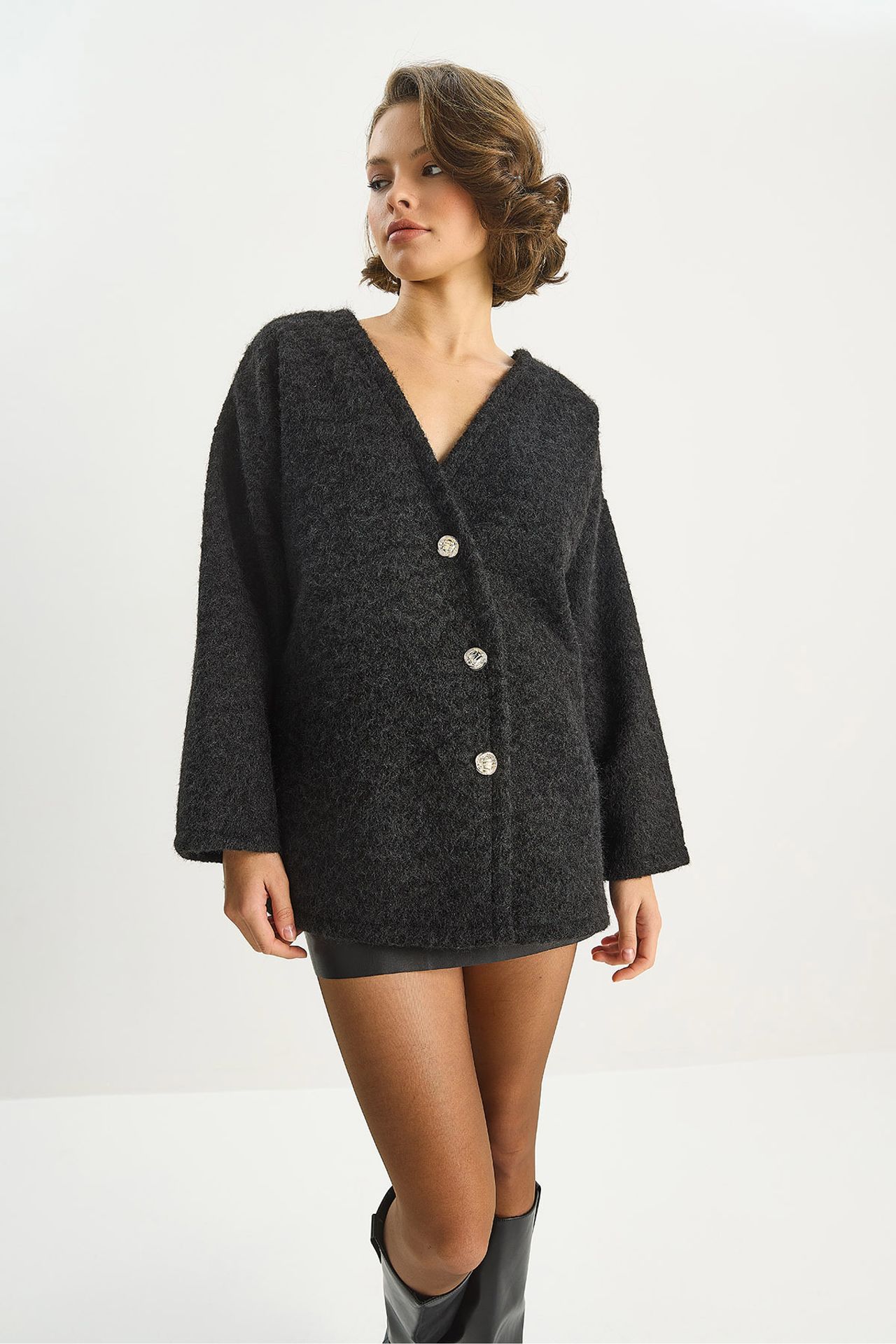 LUCCI Textured V-neck Button Cardigan 3