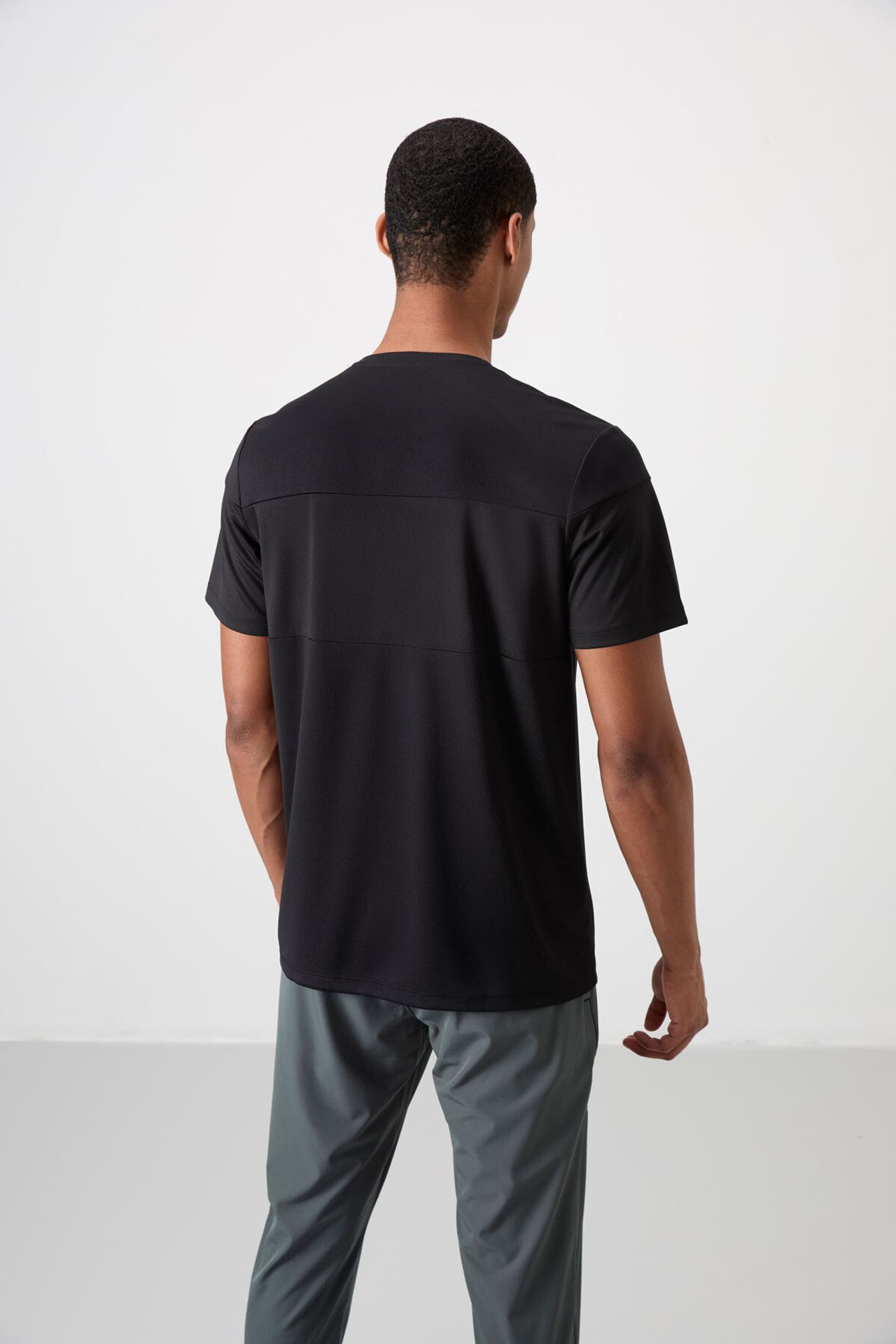 TOMMY Men's Color Block Crew Neck T-Shirt 5
