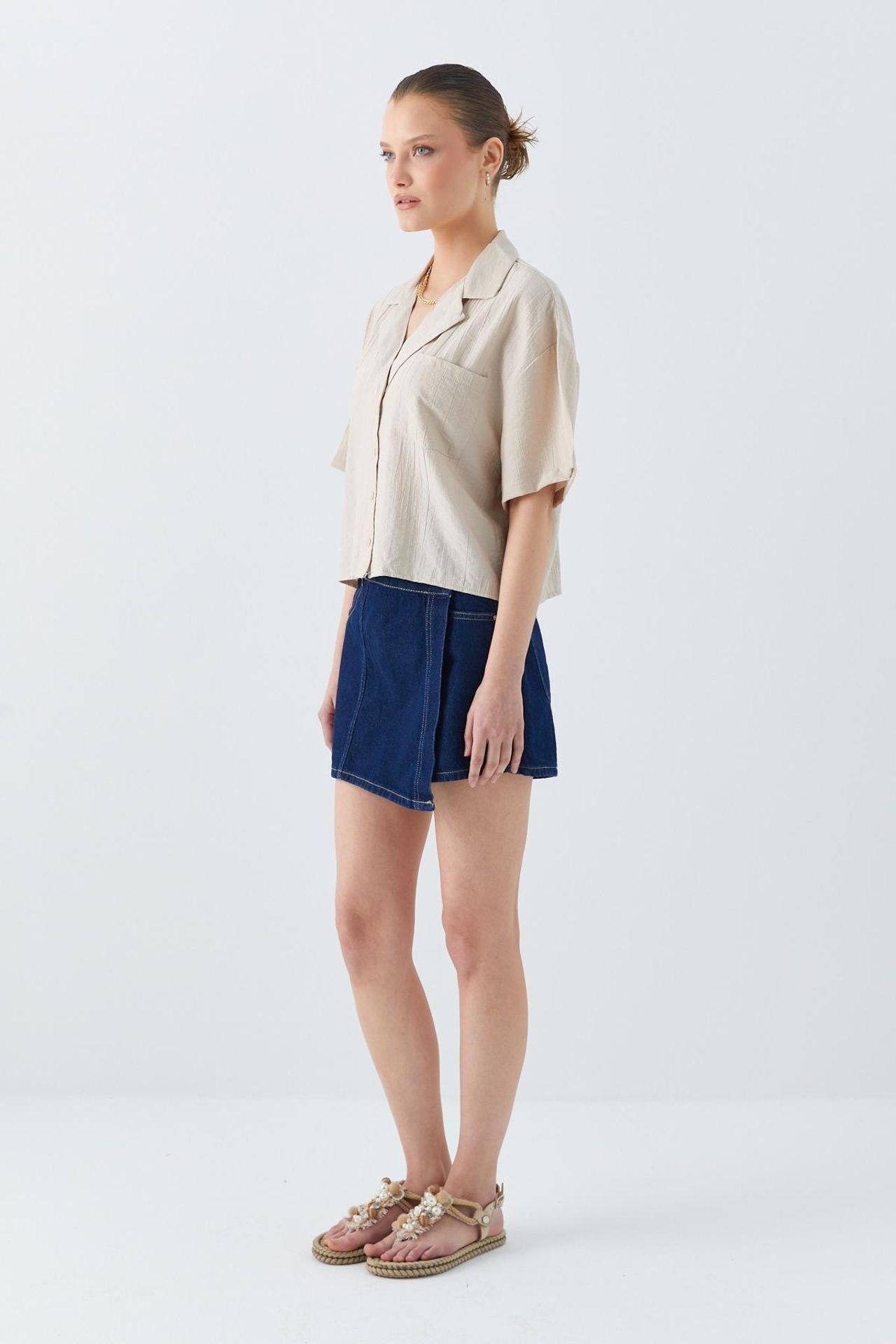Mixray Loose Fit Button-Up Crop Shirt with Pocket 2
