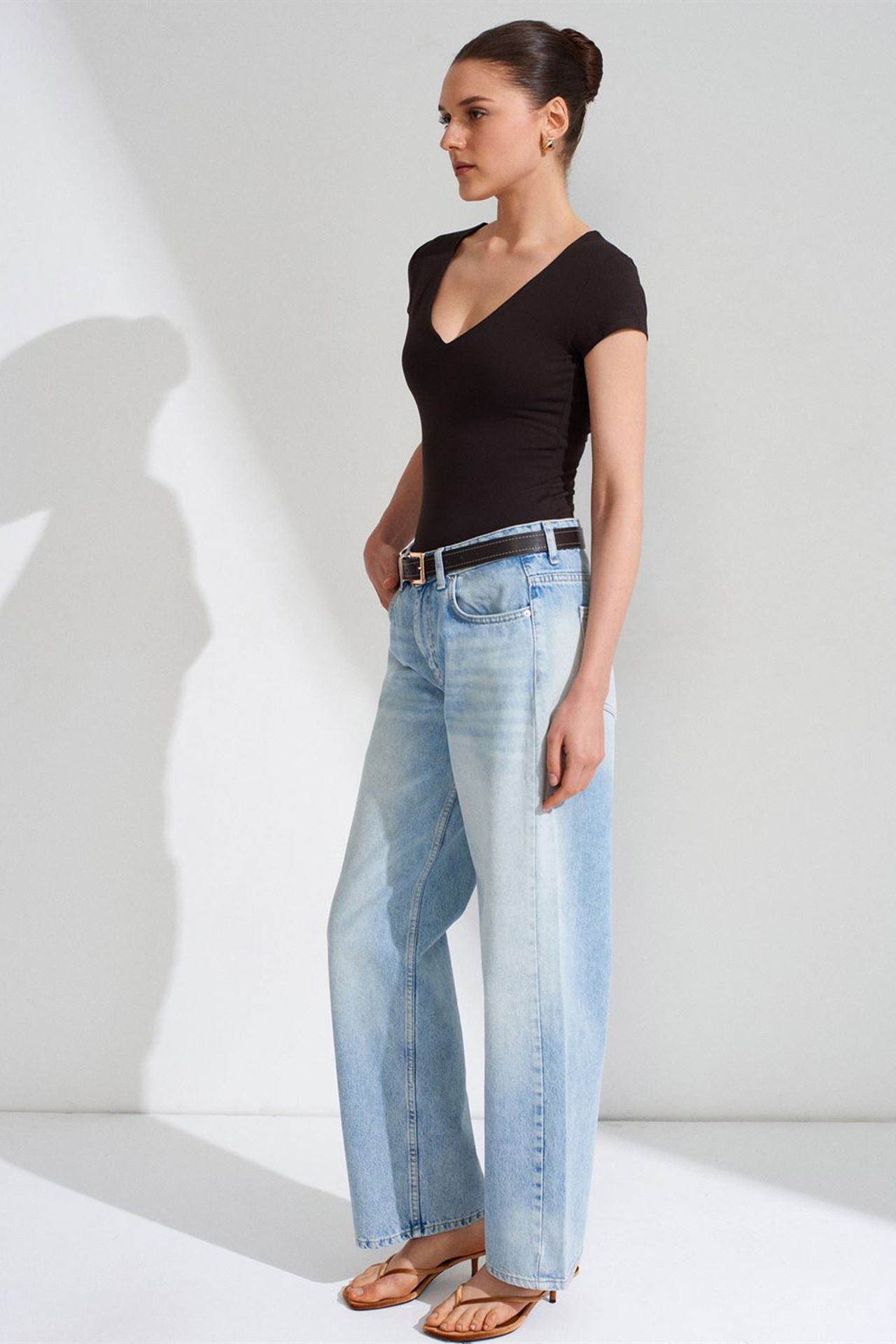 DILVIN Slim Fit V-Neck Knit Blouse 4