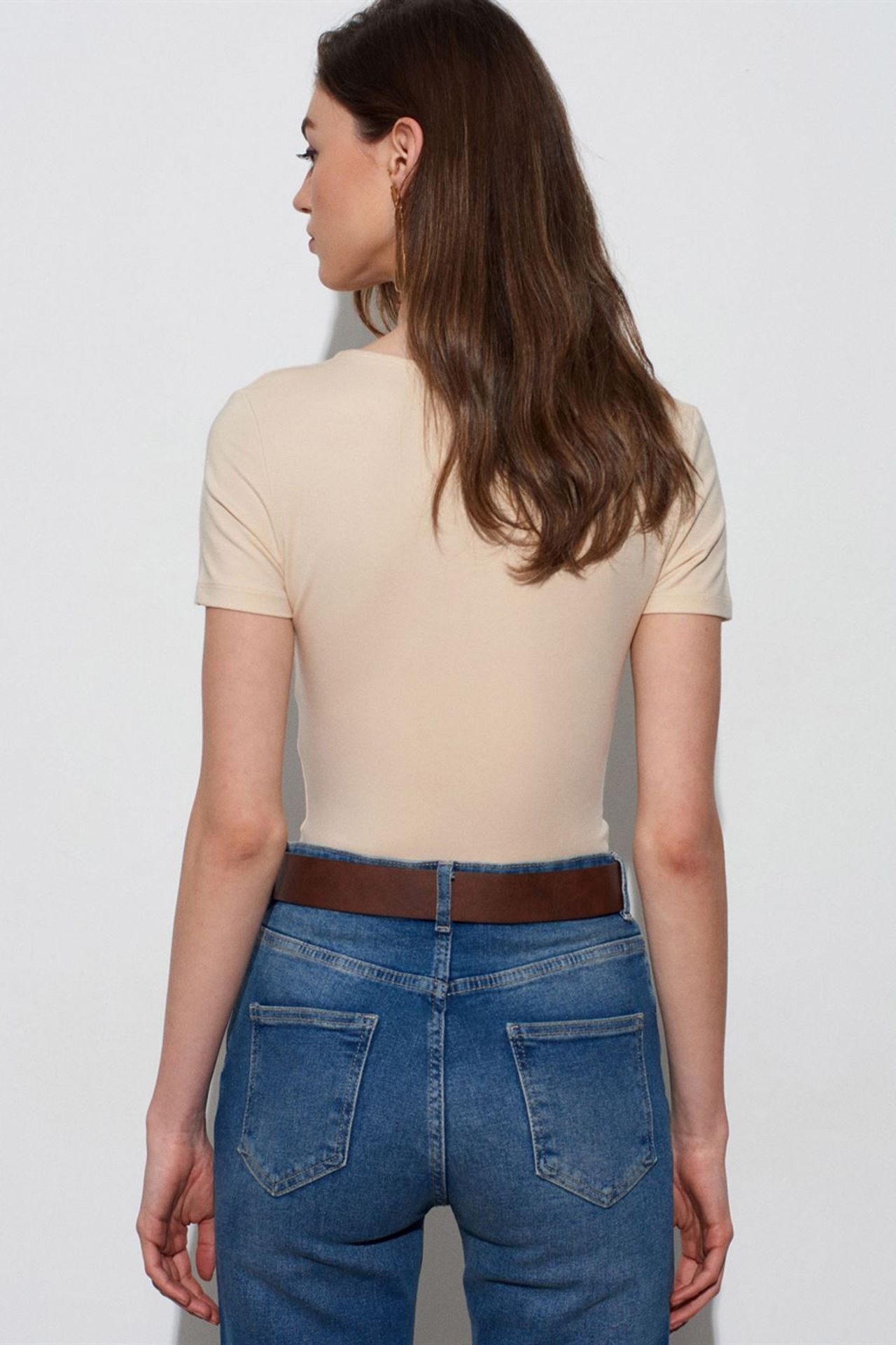 DILVIN Fitted V-Neck Short-Sleeve T-Shirt 2