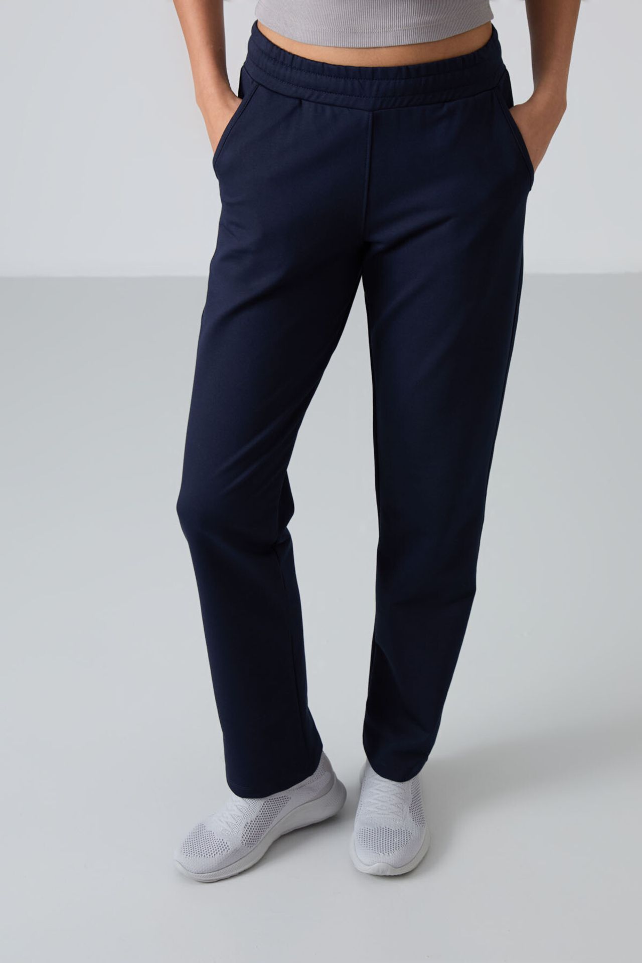 TOMMY Women’s Straight-Leg Fleece Sweatpants 2