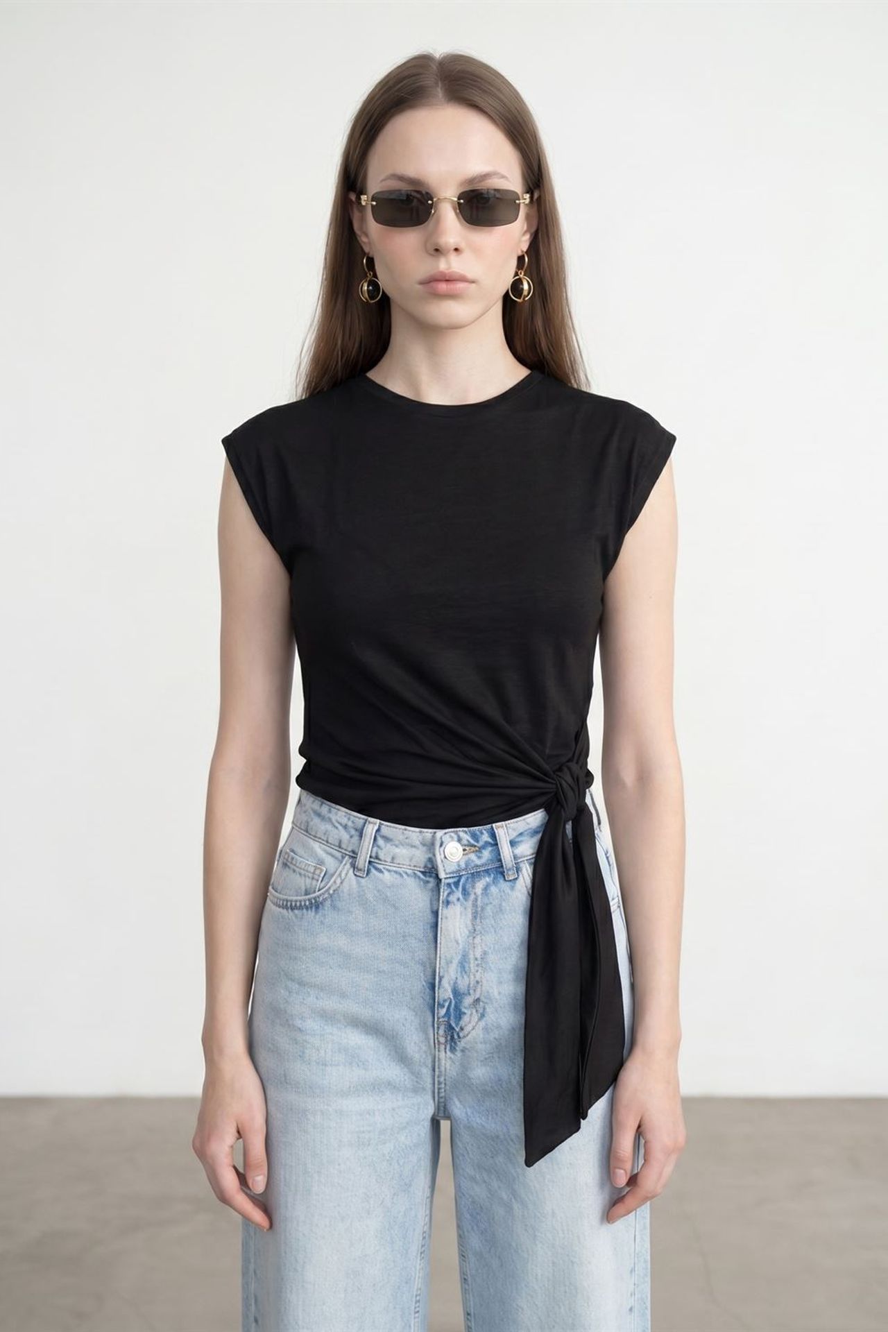 DILVIN Women's Sleeveless Cotton Crew Neck T-Shirt with Tie Detail 1