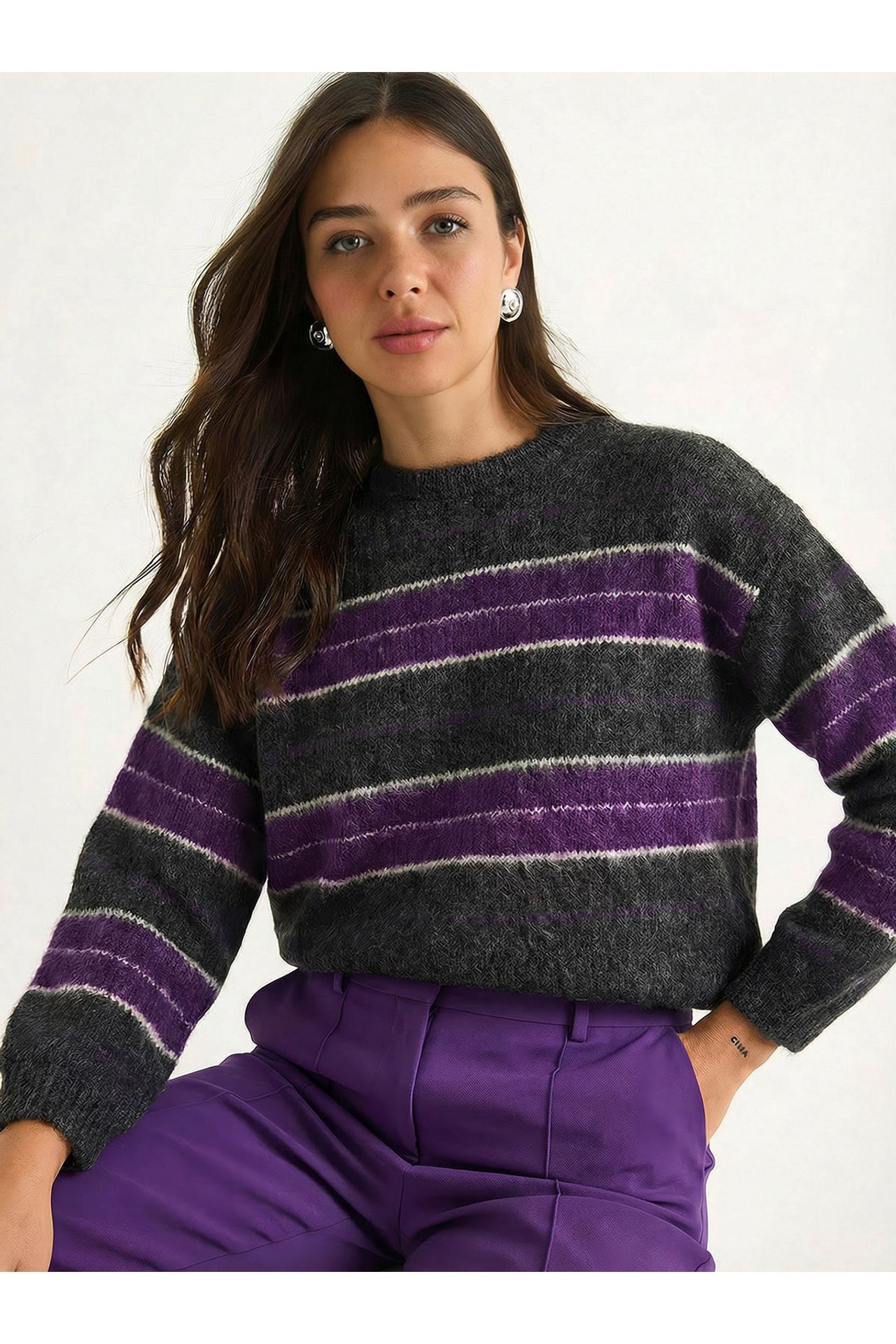 LUCCI Striped Knit Crew Neck Sweater 1