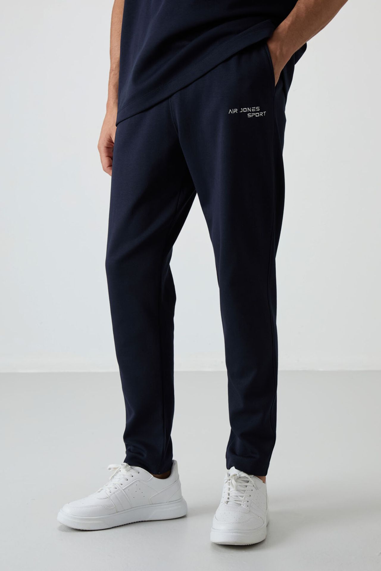 TOMMY Men's Oversized Embroidered Active Set 5