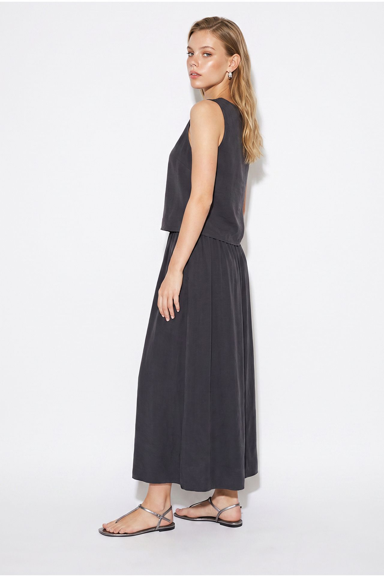 Sleeveless Scoop Neck Tank Top and Midi Skirt Co-Ord Set 5