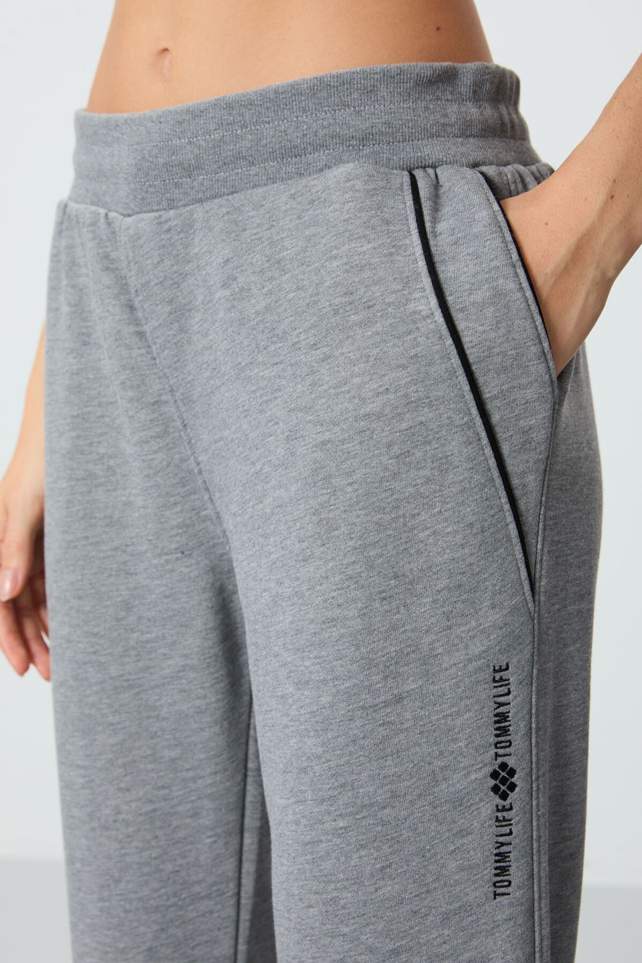 TOMMY Women's Cotton-blend Jogger Sweatpants 3