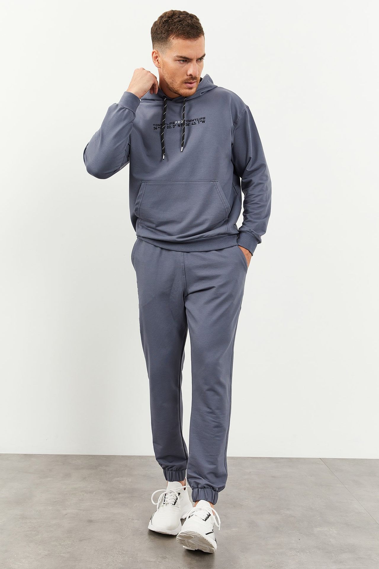 TOMMY Oversized Hooded Sweatshirt And Pants Set 3