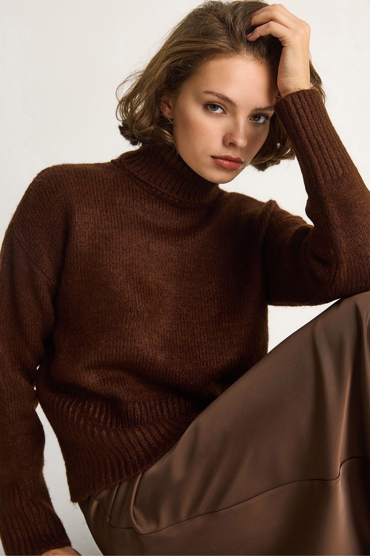 LUCCI Oversized Knit Turtleneck Sweater 1