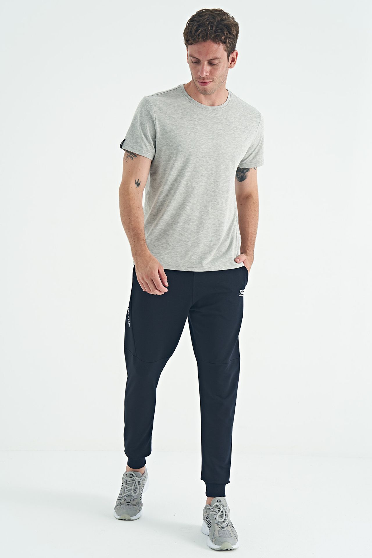 TOMMY Men's Cotton Elastane Crew Neck T-Shirt 5