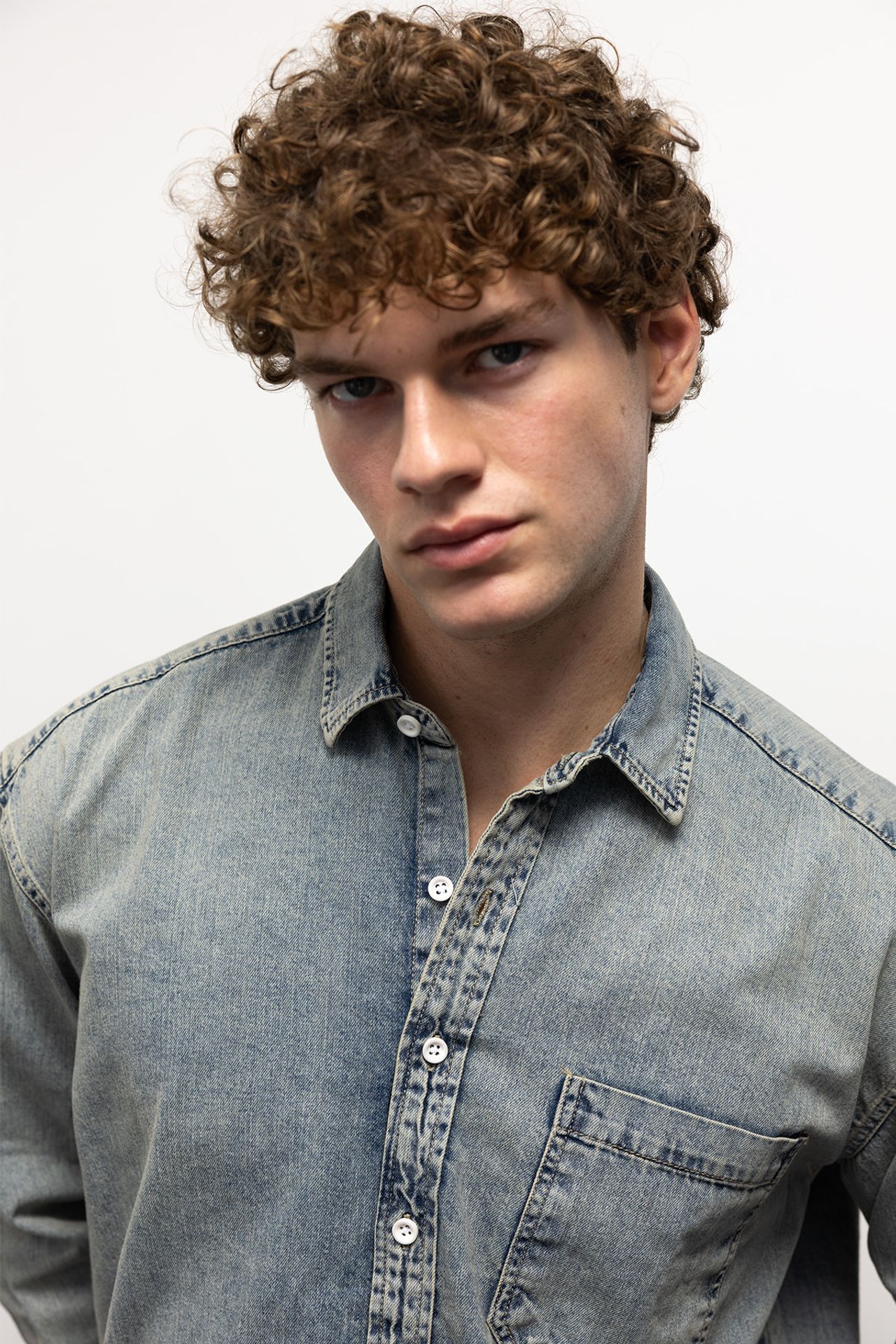 GIESTO Regular Fit Denim Buttoned Shirt with Pocket 2