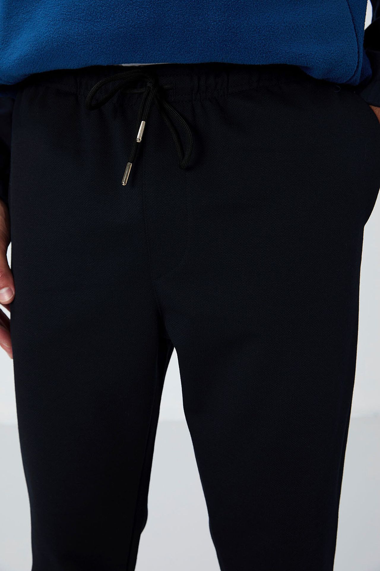 TOMMY Men's Elastic Waist Tapered Sweatpants 5