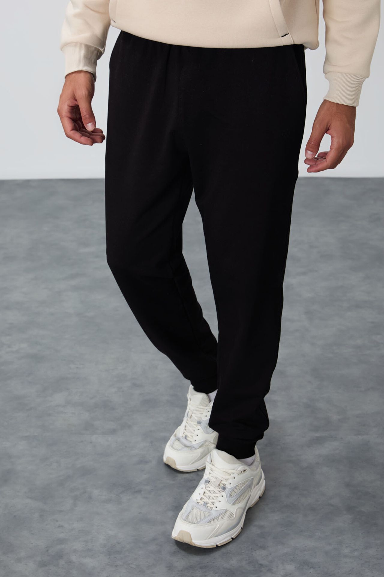 TOMMY Men's Solid Fleece Sweatpants 3