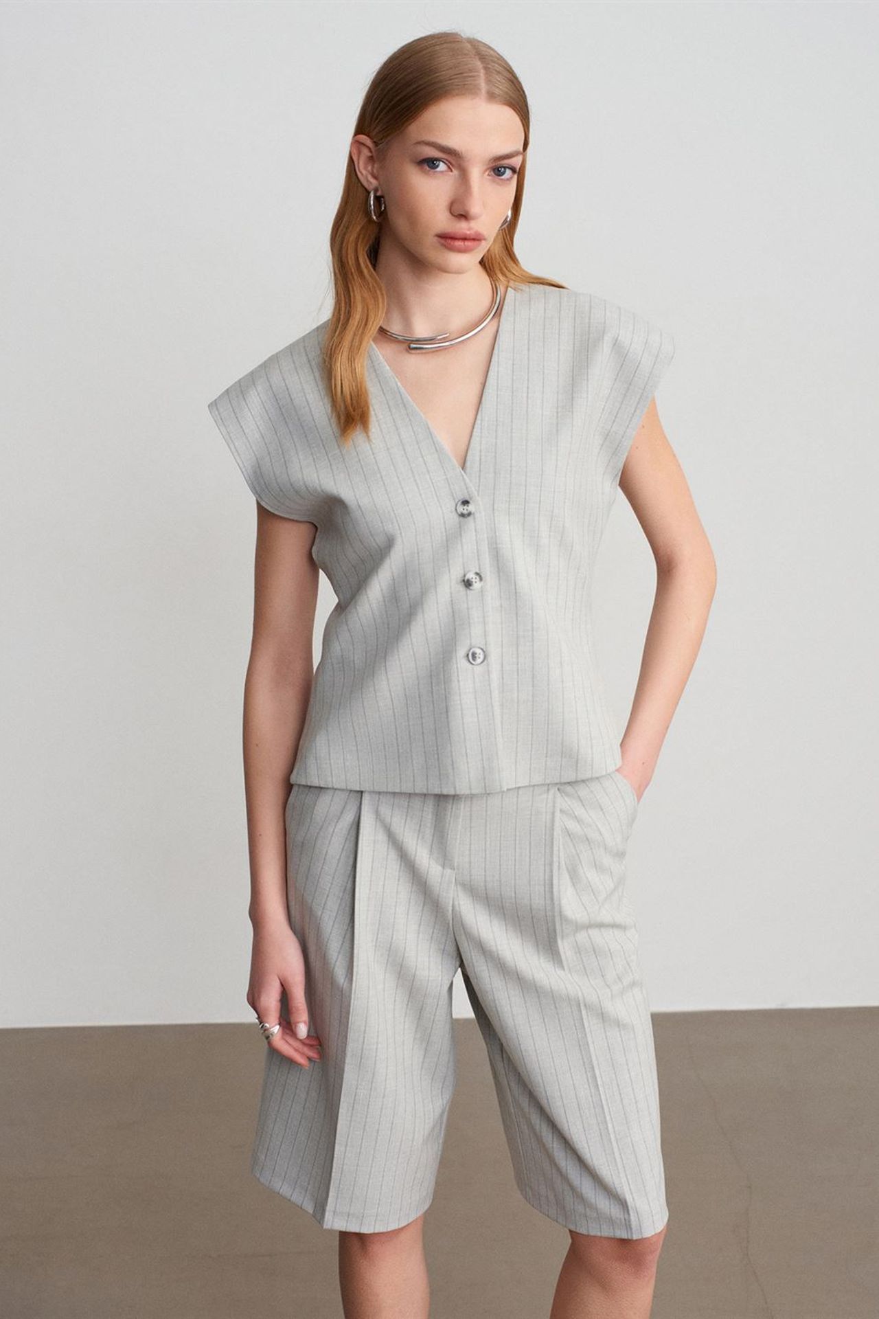 DILVIN Striped V-neck Woven Waistcoat 1