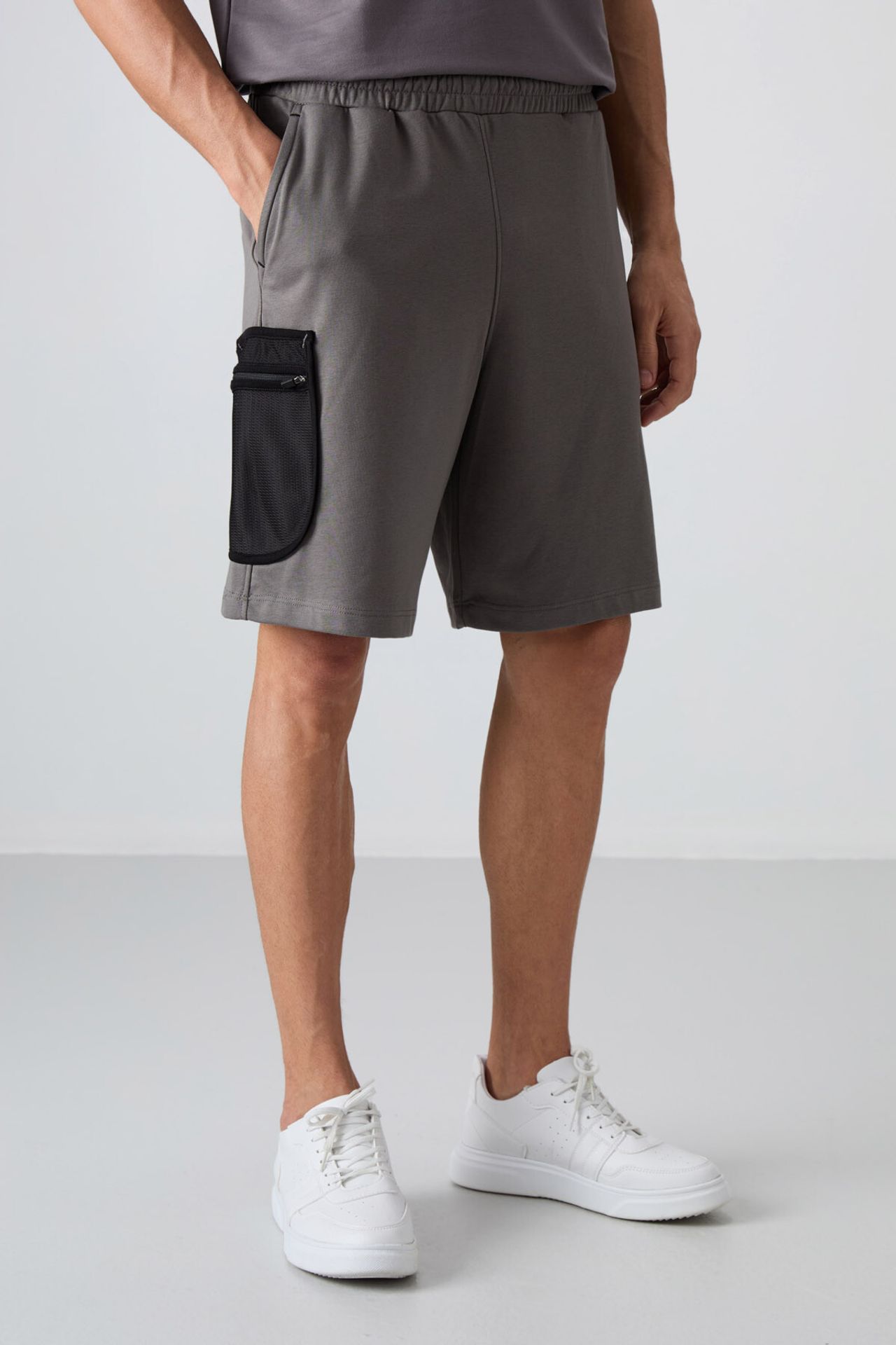 TOMMY Men's Wide-leg Cargo Shorts 1