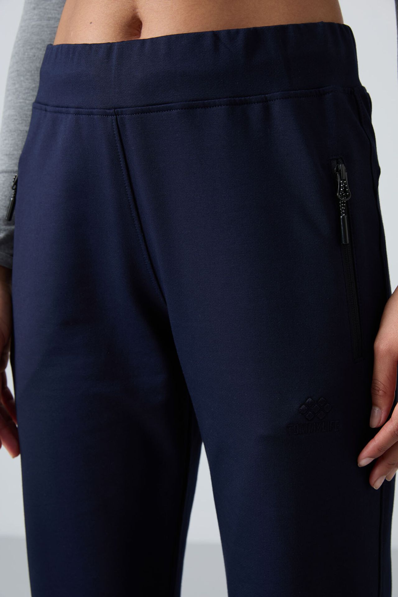 TOMMY Women's Straight-leg Fleece Sweatpants 3