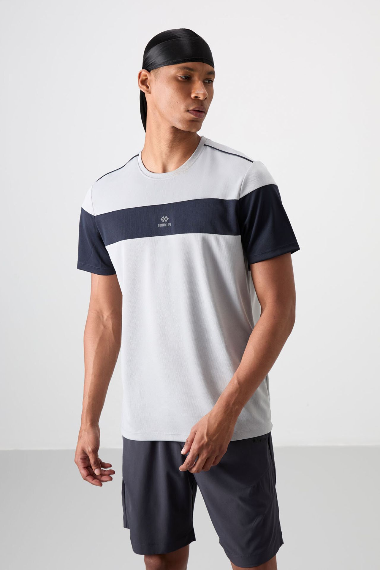 TOMMY Men's Color Block Crew Neck T-Shirt 1