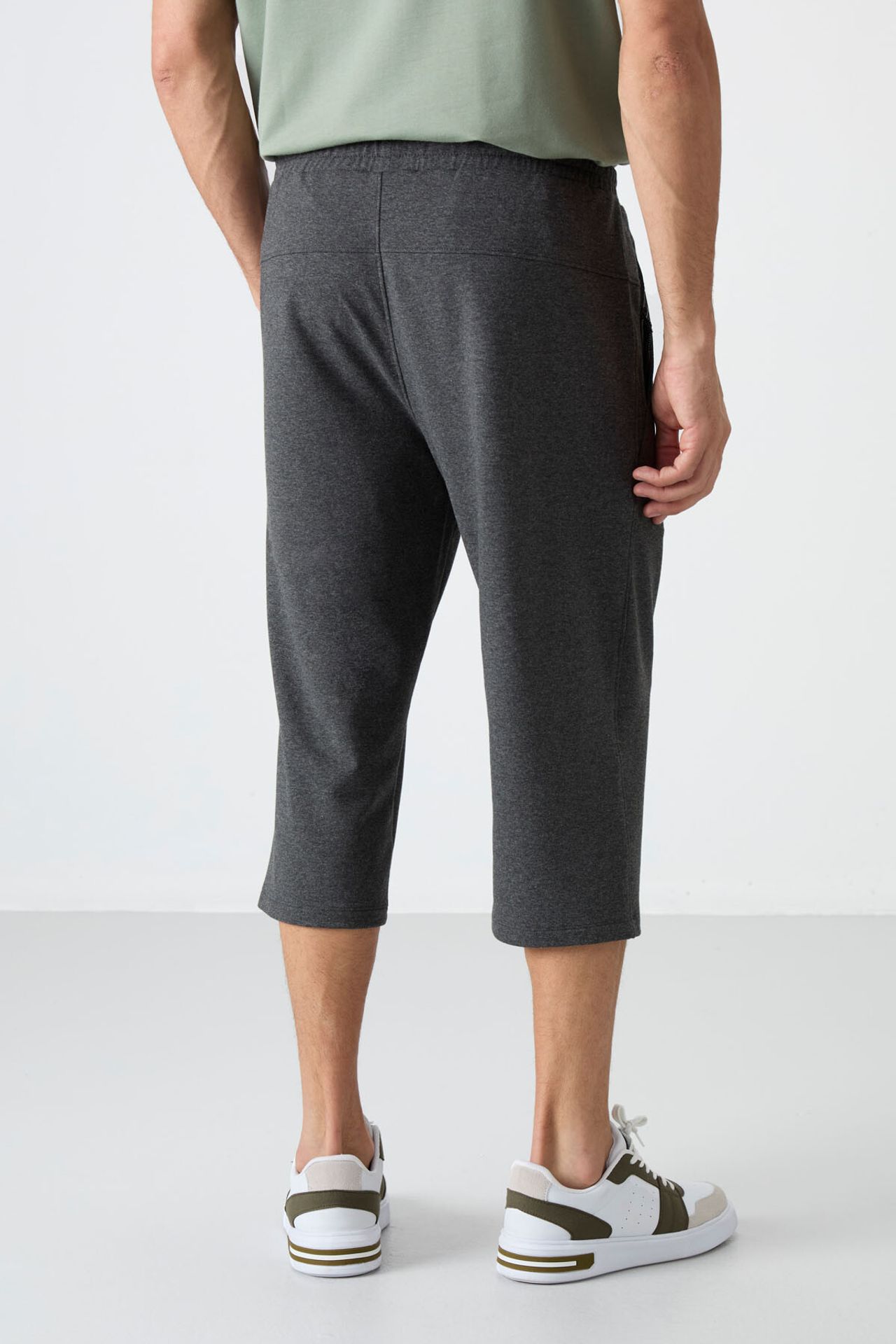 TOMMY Men's Mid-Waist Capri Shorts 5
