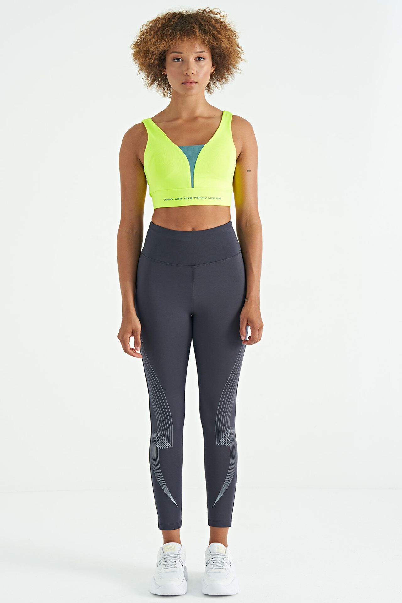 TOMMY Women's Color-Blocked Sleeveless Crop Sports Top 2