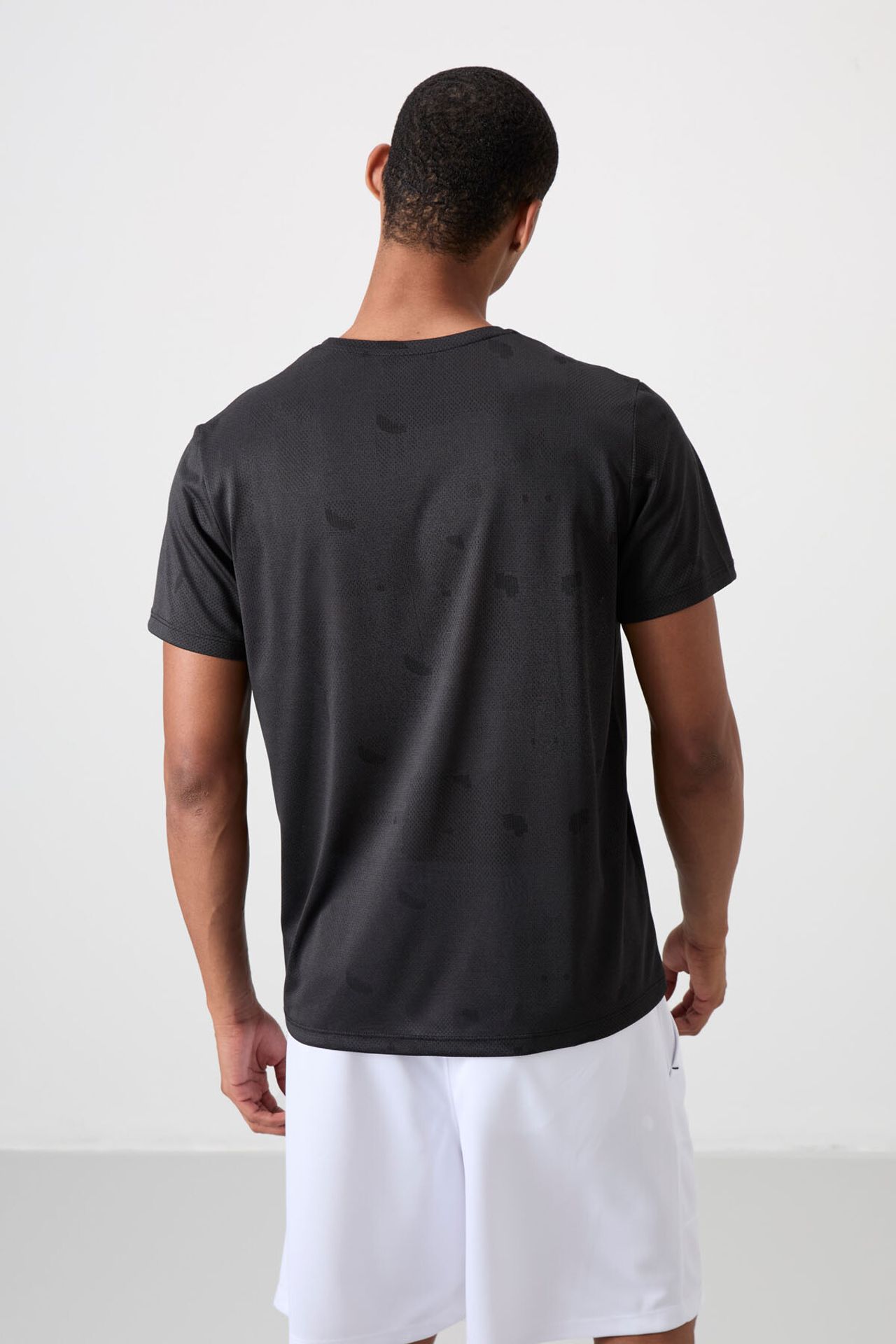TOMMY Men's Color-Blocked Crew Neck T-Shirt 5