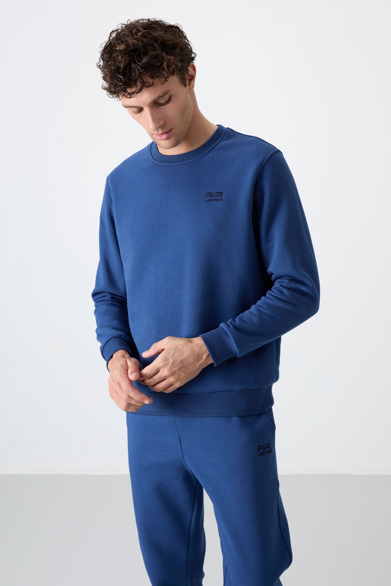 TOMMY Men's Long-Sleeve Crew Neck Sweatshirt And Pants Set 2