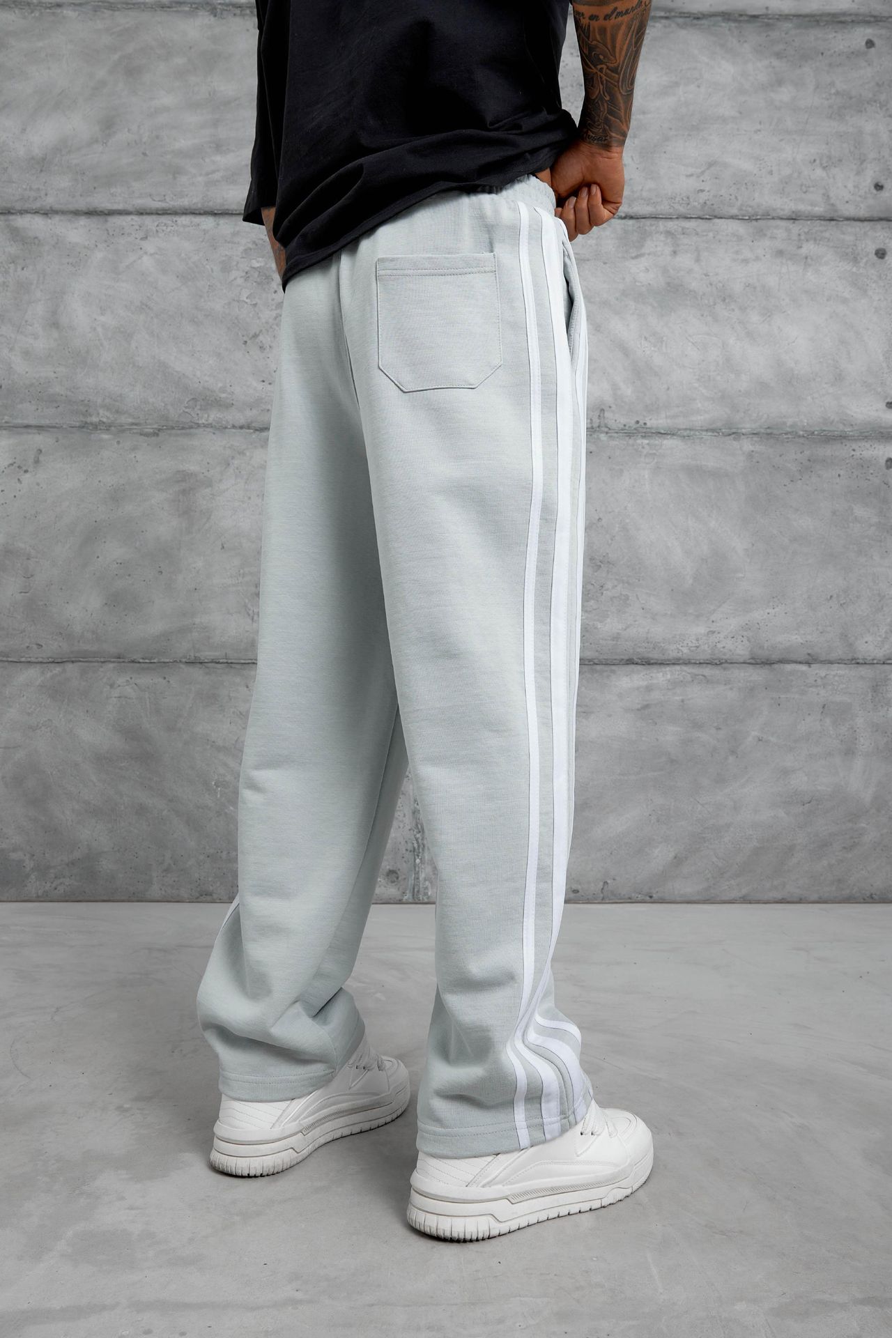 NOMARC Geniş Paçalı Yazı Baskılı Jogger 4