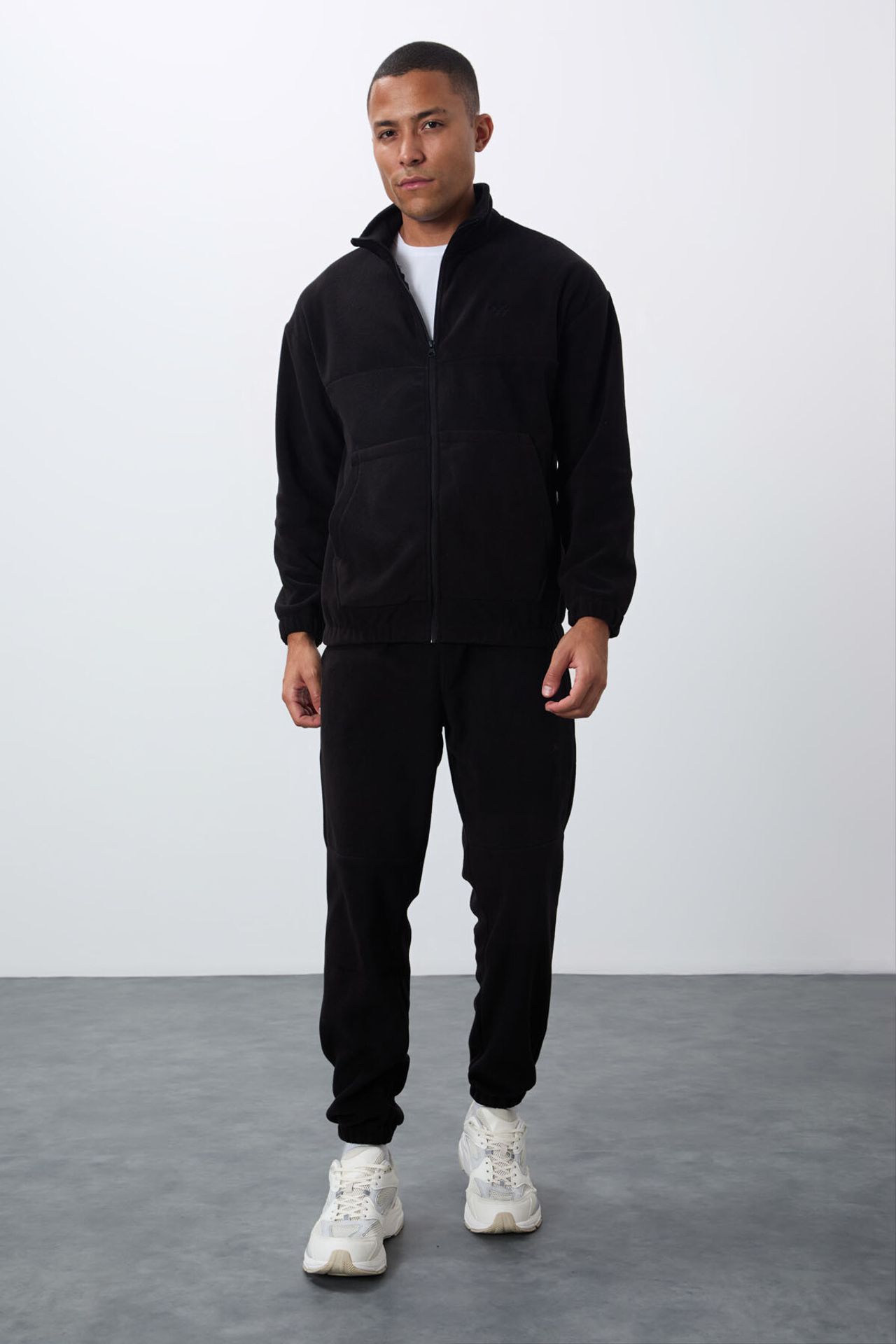 TOMMY Men's Long Sleeve Zip Collar Sweatshirt And Pants Set 1