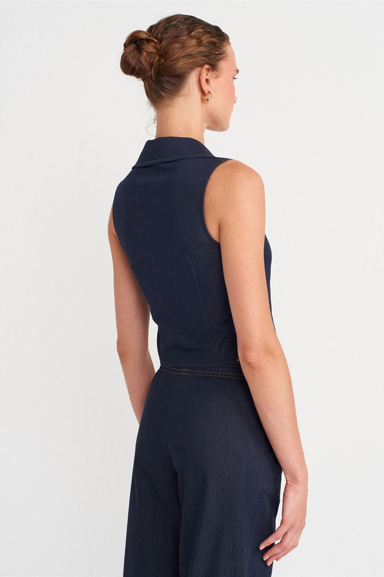 DILVIN Fitted Sleeveless Crop Shirt 2