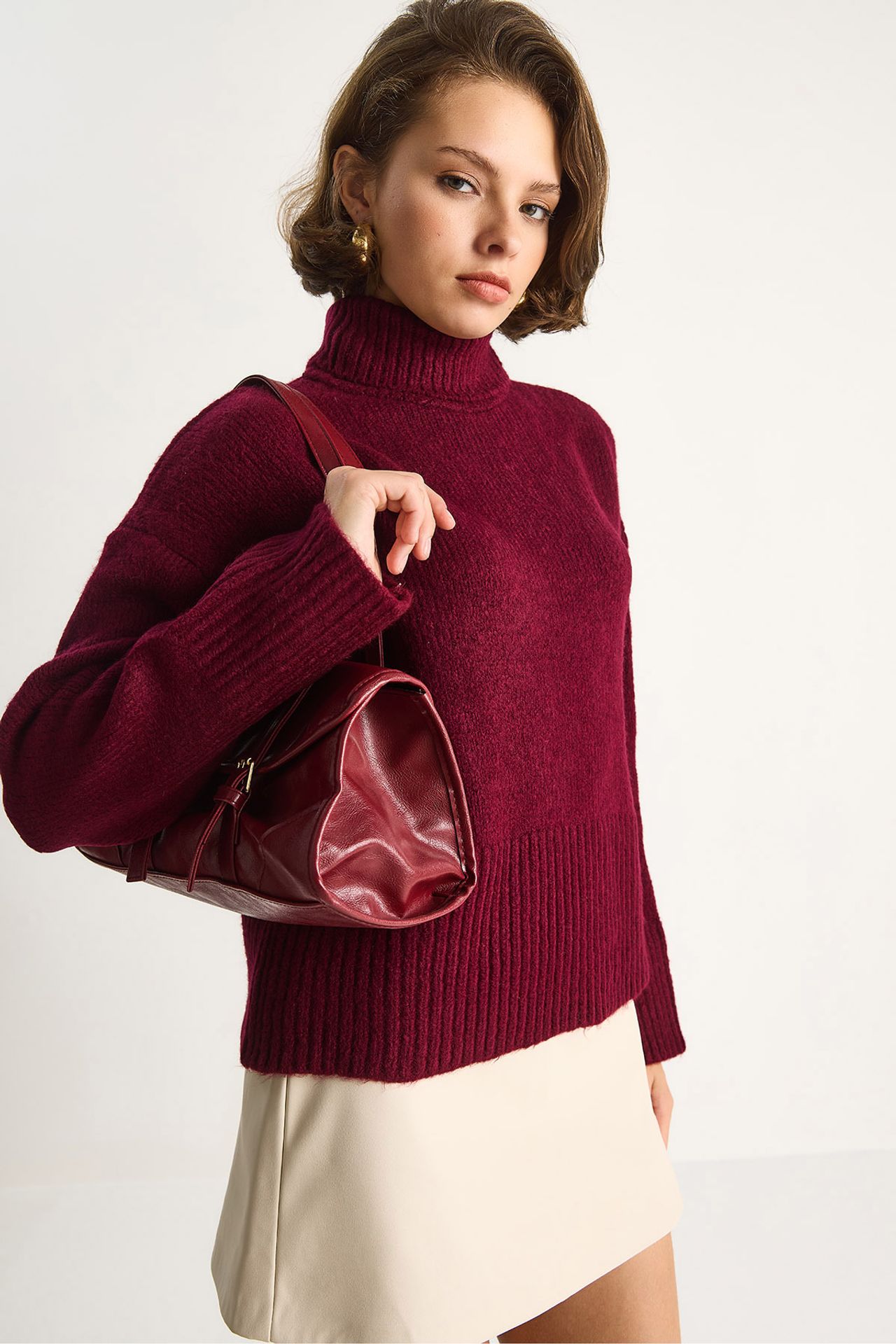 LUCCI Oversized Knit Turtleneck Sweater 3