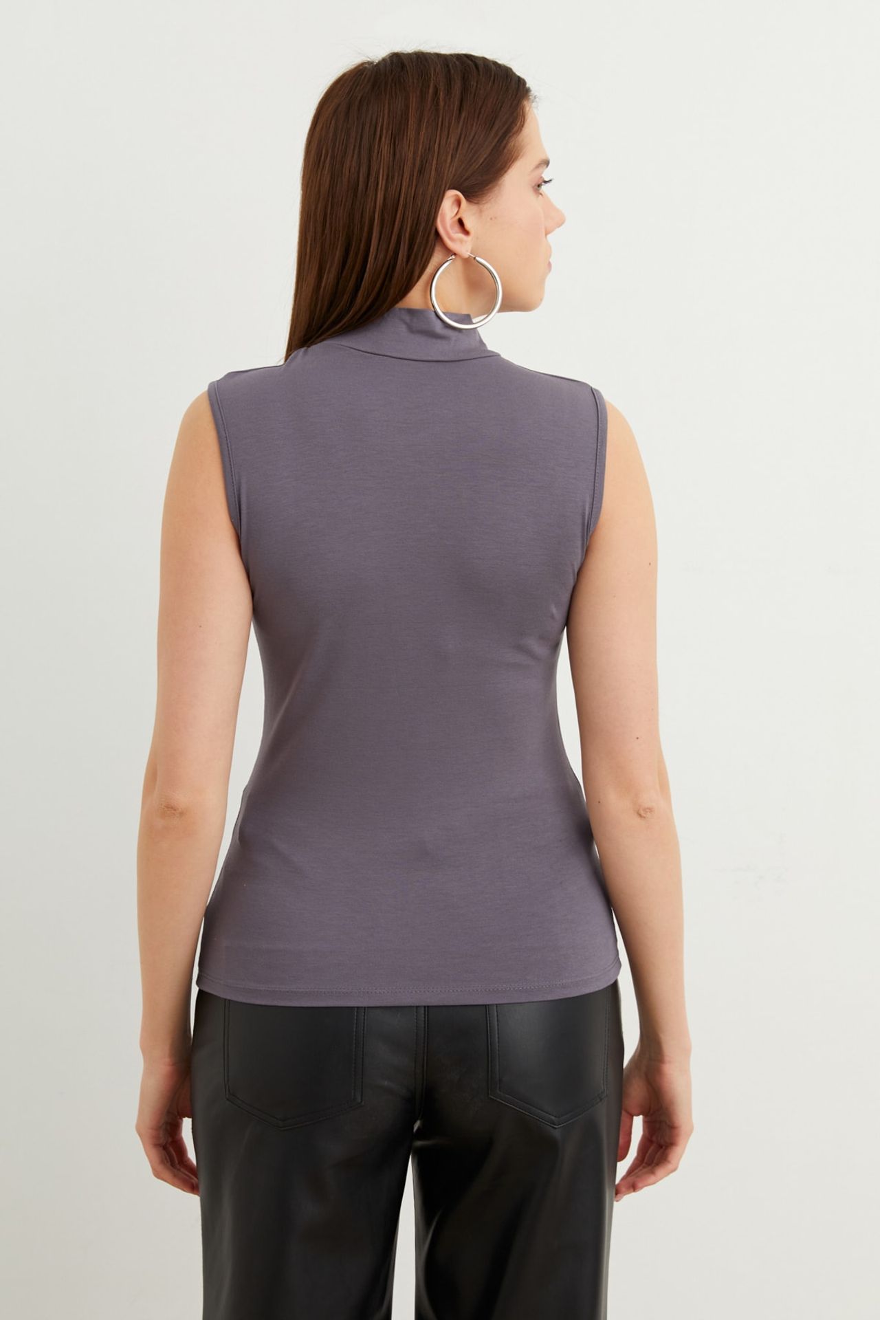BIPANTOLON Women's Sleeveless Half Turtleneck Blouse 3