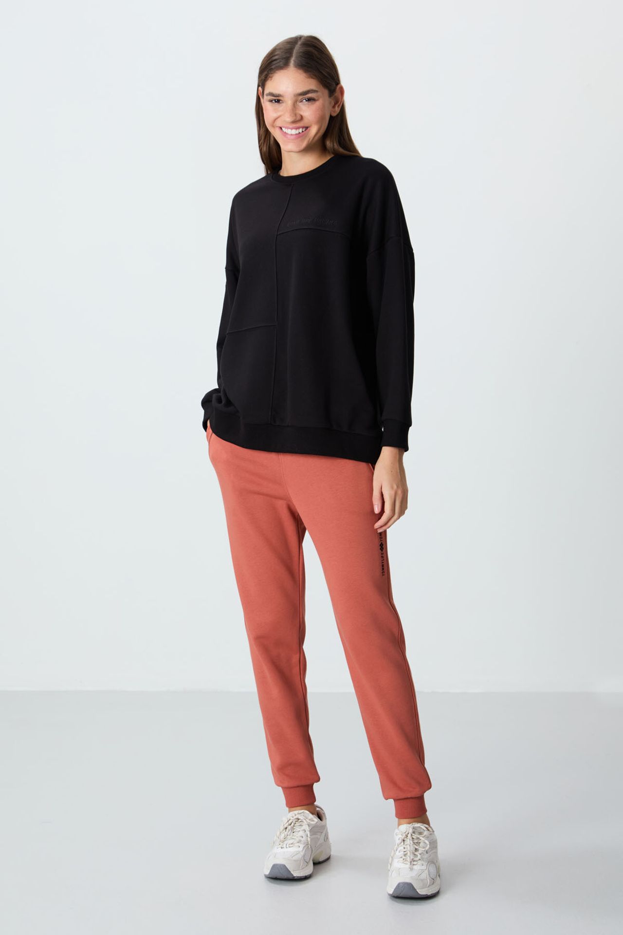 TOMMY Oversized Crew Neck Sweatshirt 3