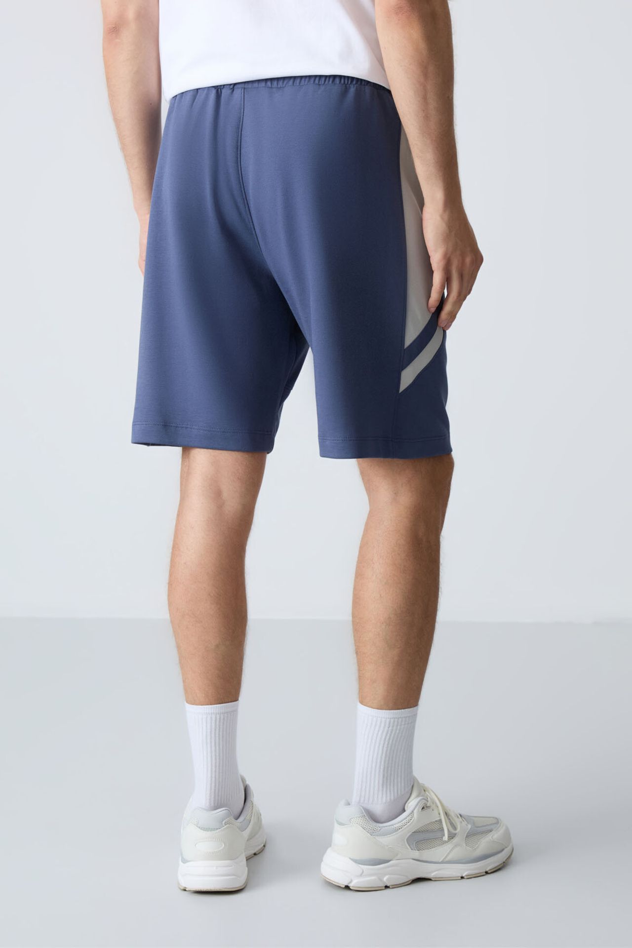 TOMMY Men's Fleece Sweat Shorts 6
